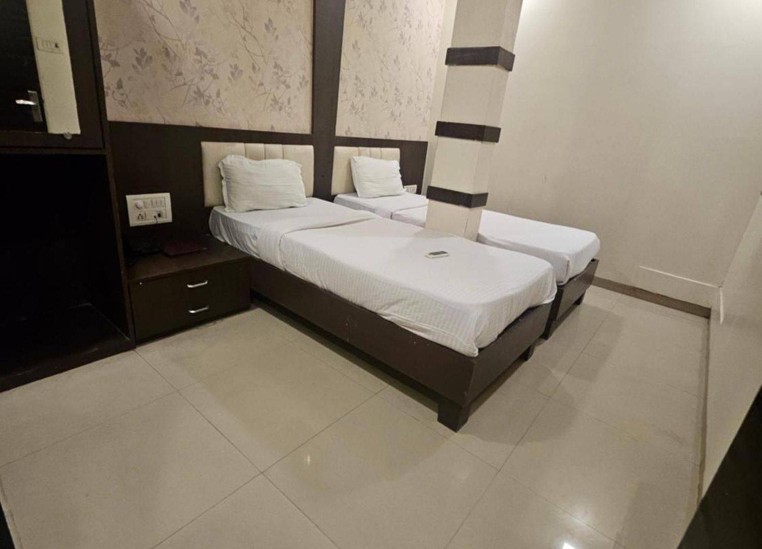 Hotel Prime Addore Palacee - Near Airport , Visa Consultant , Jio World Convention Centre Bkc Mumbai