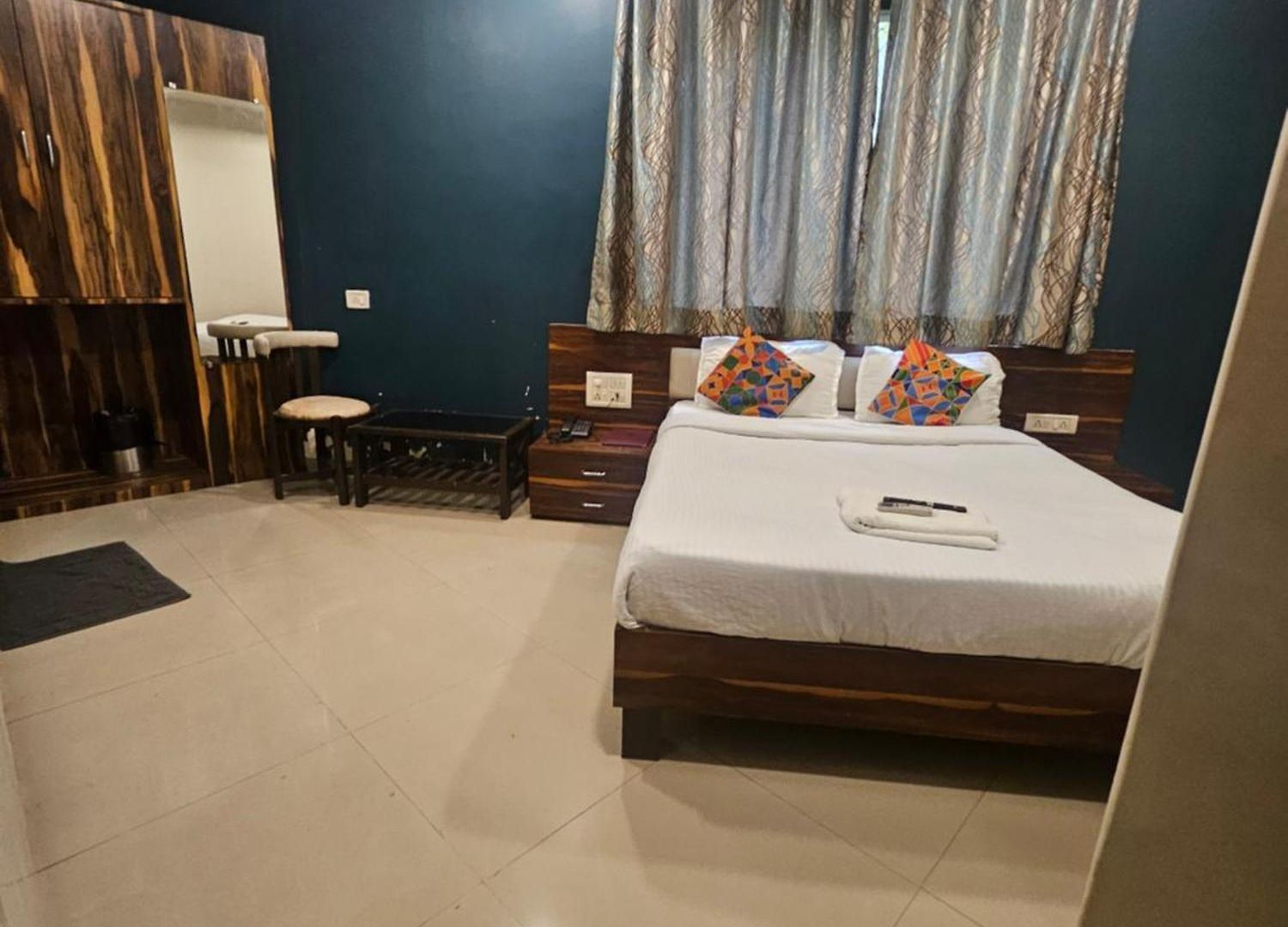 Hotel Prime Addore Palacee - Near Airport , Visa Consultant , Jio World Convention Centre Bkc