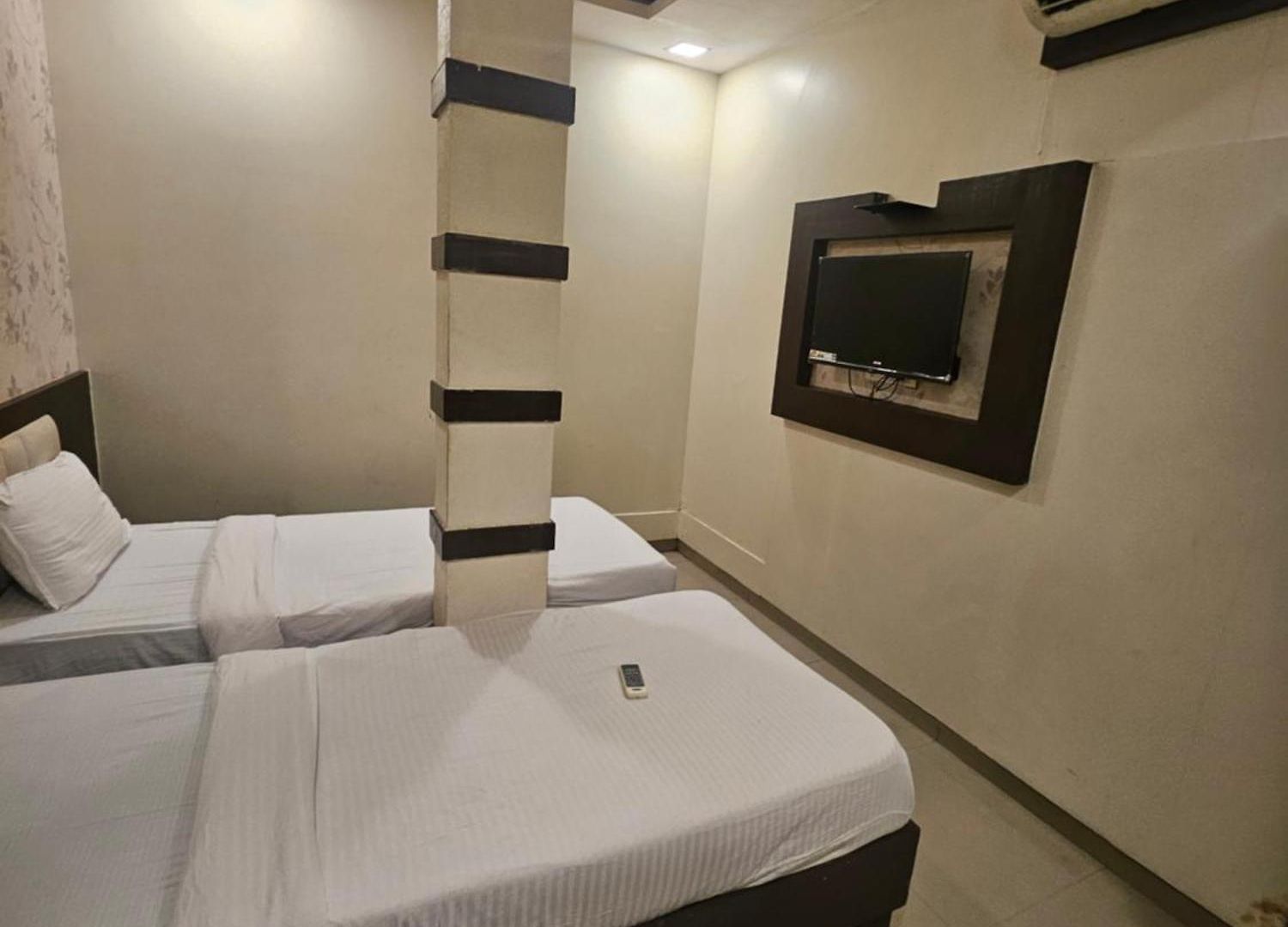 Hotel Prime Addore Palacee - Near Airport , Visa Consultant , Jio World Convention Centre Bkc Mumbai