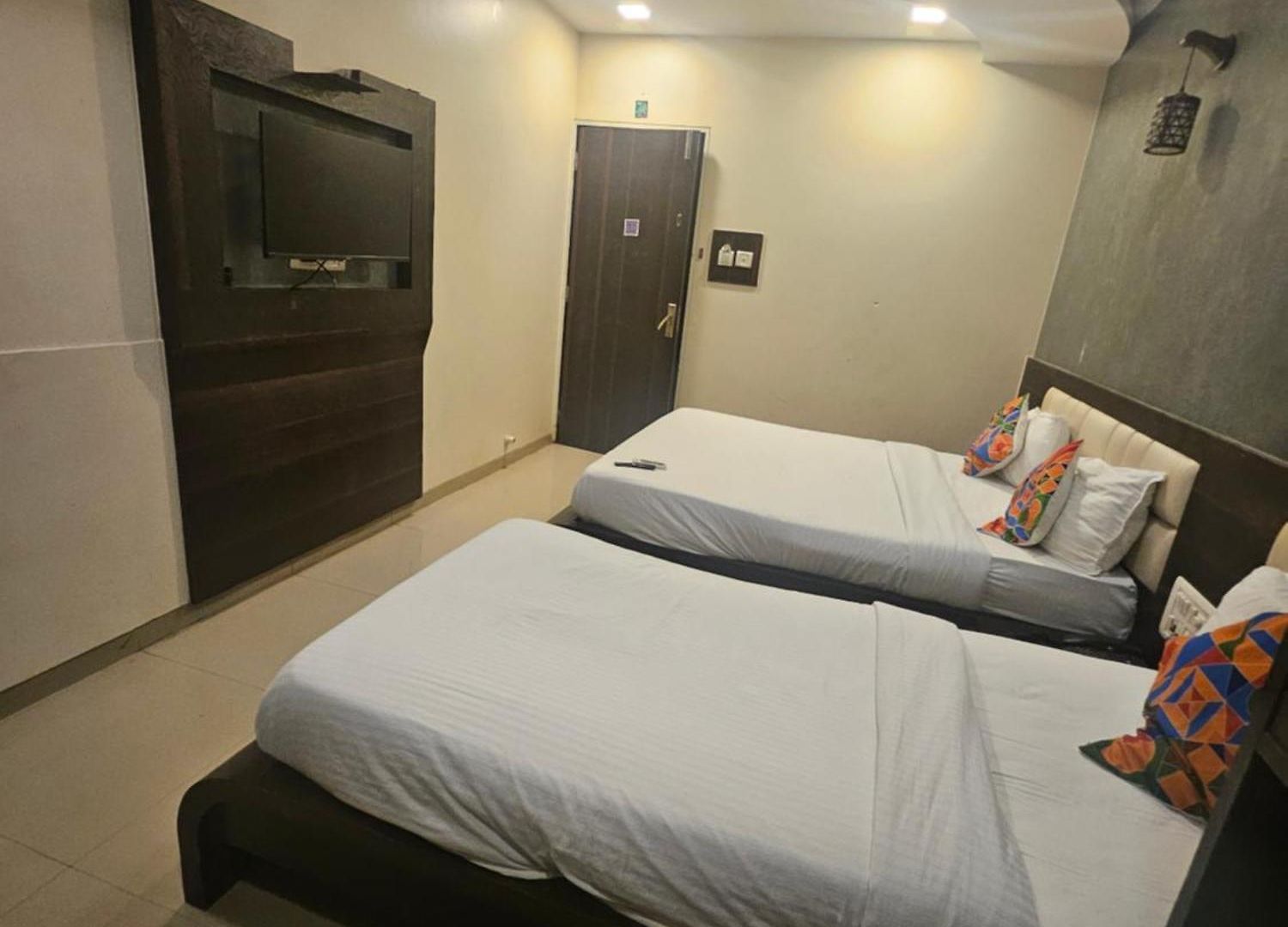 Prime Addore Palacee - Near Airport , Visa Consultant , Jio World Convention Centre Bkc Hotel