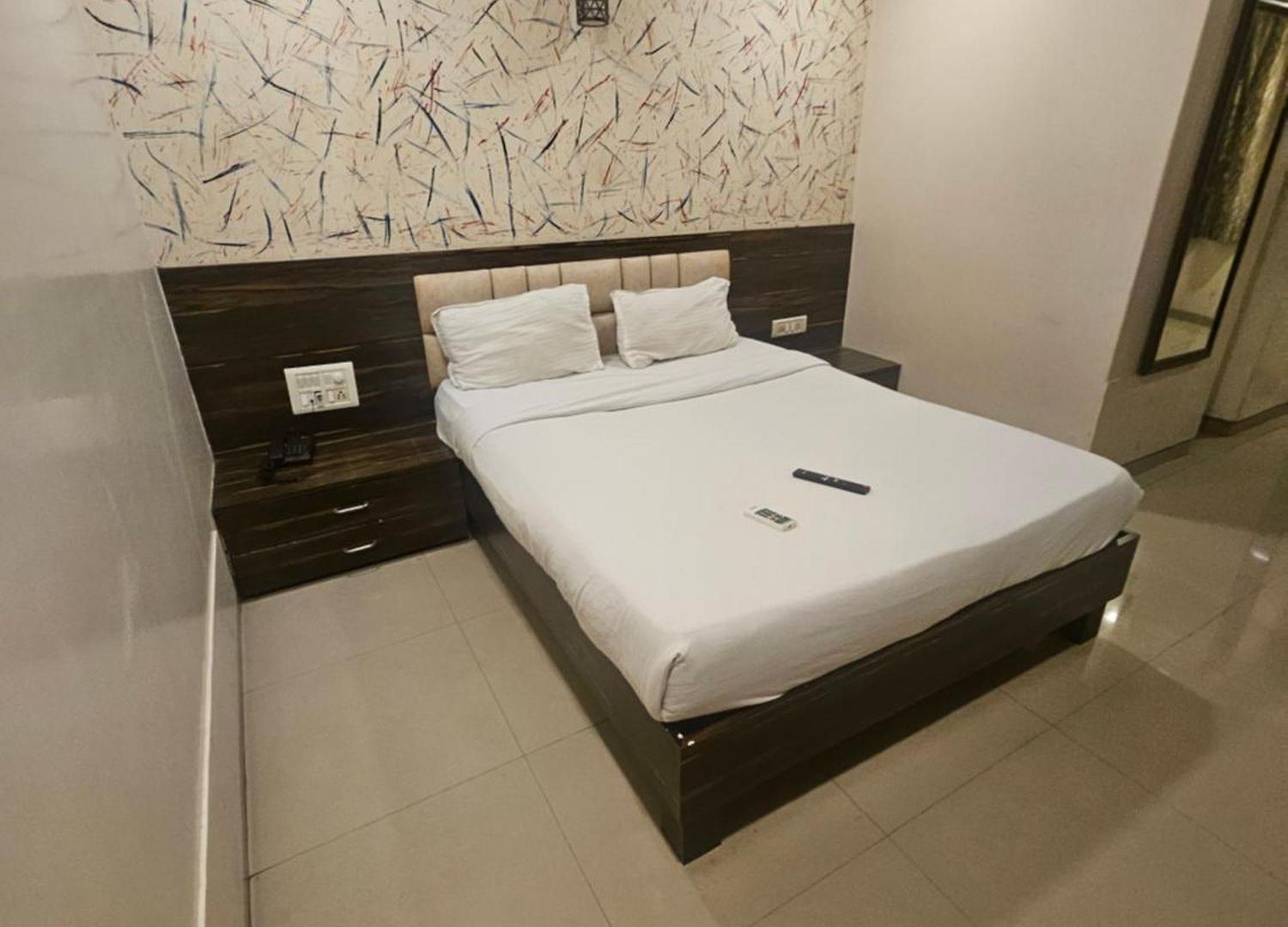 Prime Addore Palacee - Near Airport , Visa Consultant , Jio World Convention Centre Bkc Hotel 3*