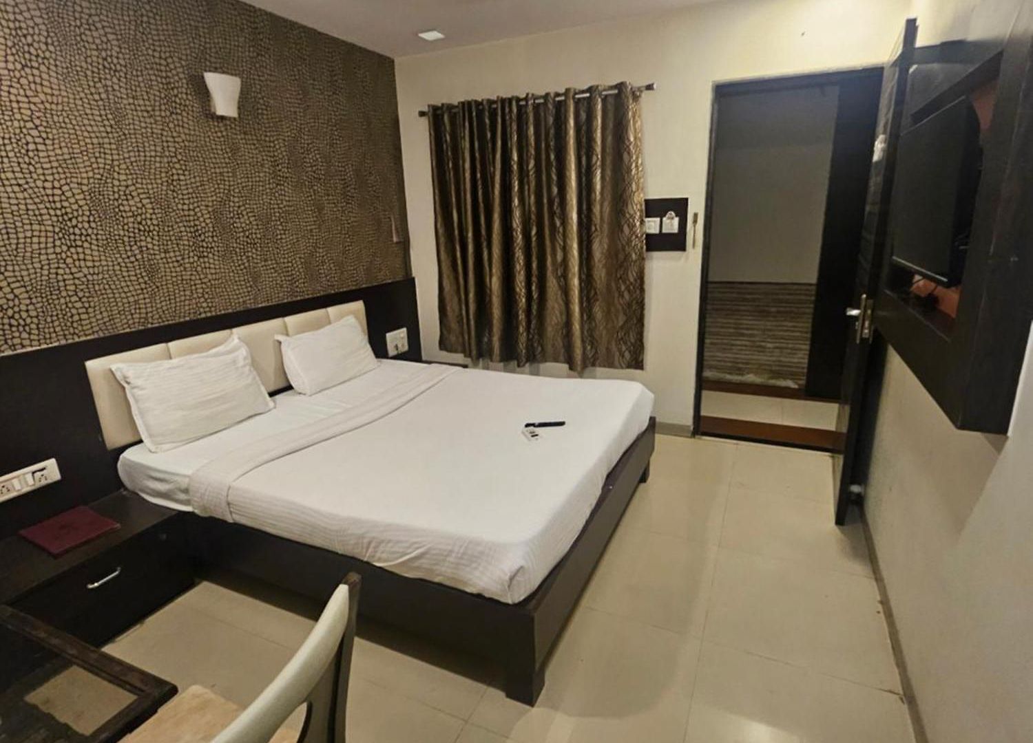Prime Addore Palacee - Near Airport , Visa Consultant , Jio World Convention Centre Bkc Mumbai