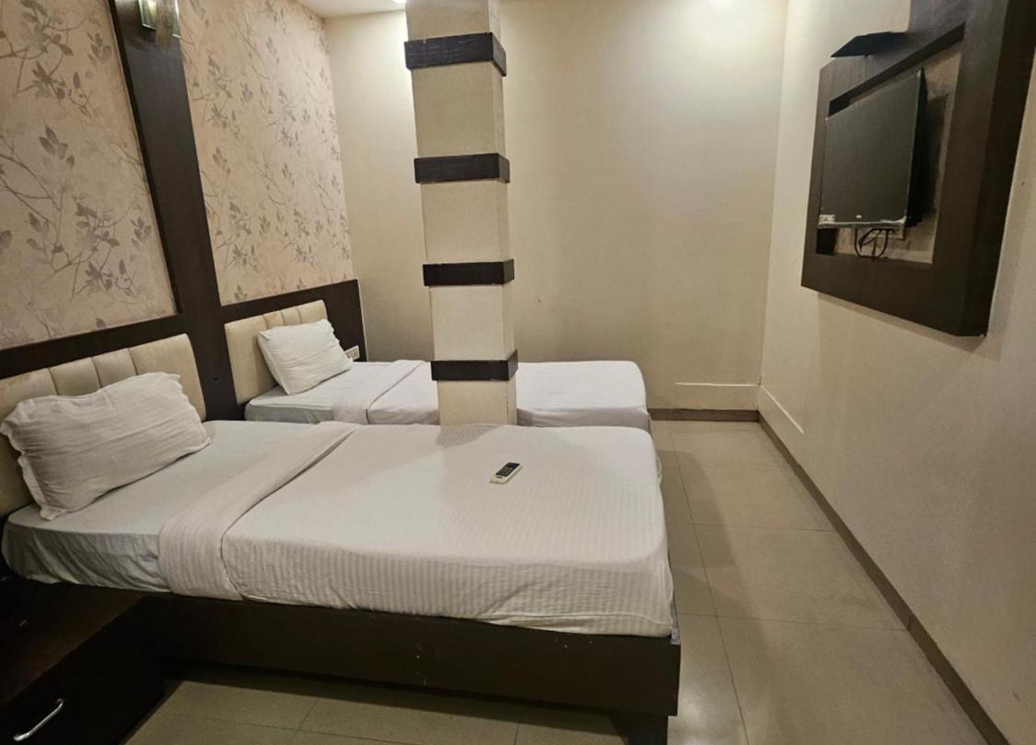 Prime Addore Palacee - Near Airport , Visa Consultant , Jio World Convention Centre Bkc