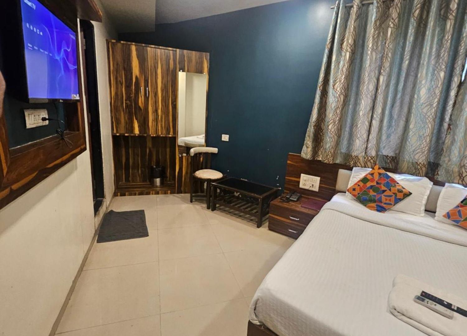 Prime Addore Palacee - Near Airport , Visa Consultant , Jio World Convention Centre Bkc Hotel