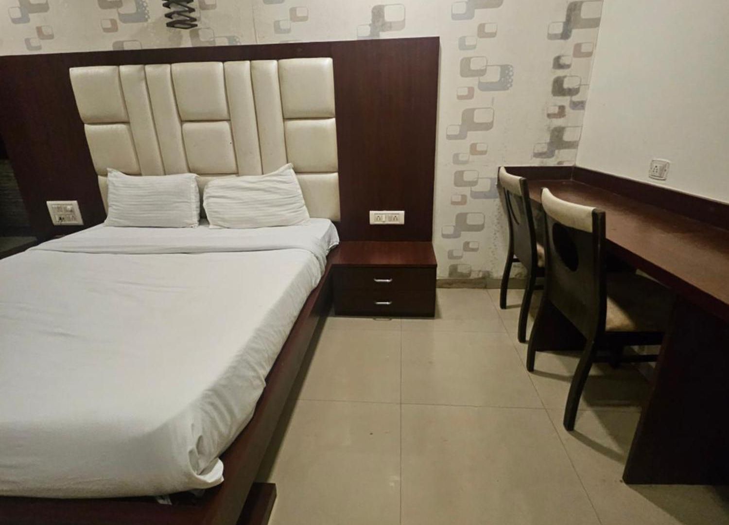 Prime Addore Palacee - Near Airport , Visa Consultant , Jio World Convention Centre Bkc Hotel 3*