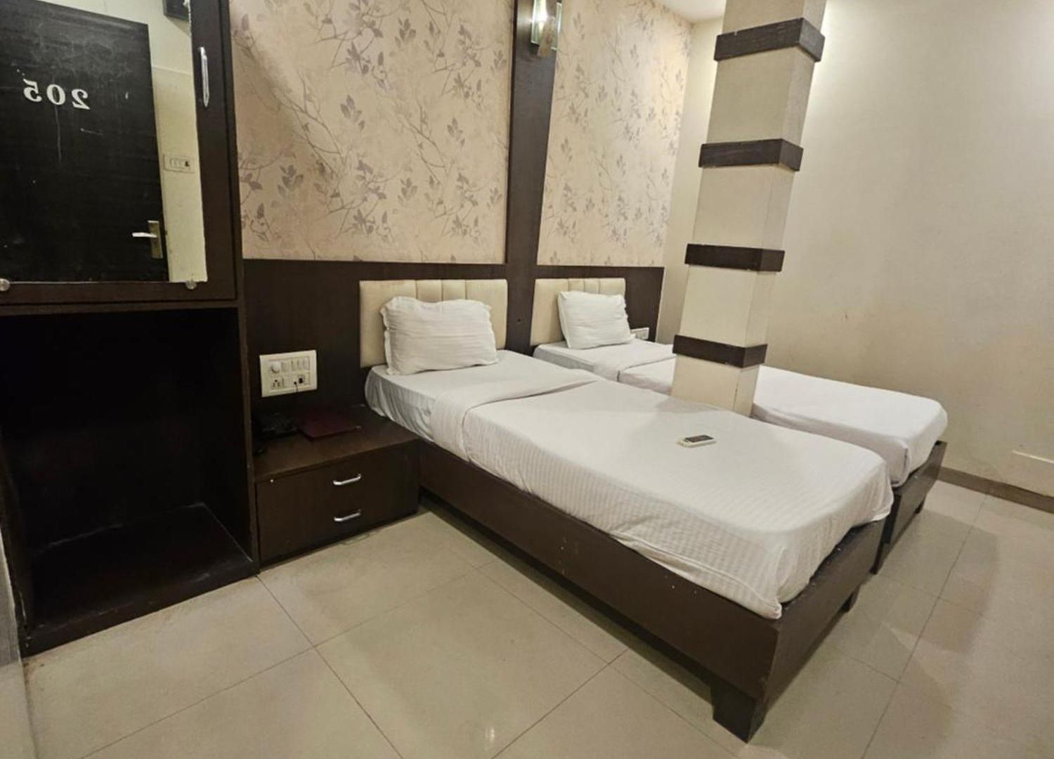 Hotel Prime Addore Palacee - Near Airport , Visa Consultant , Jio World Convention Centre Bkc 3*