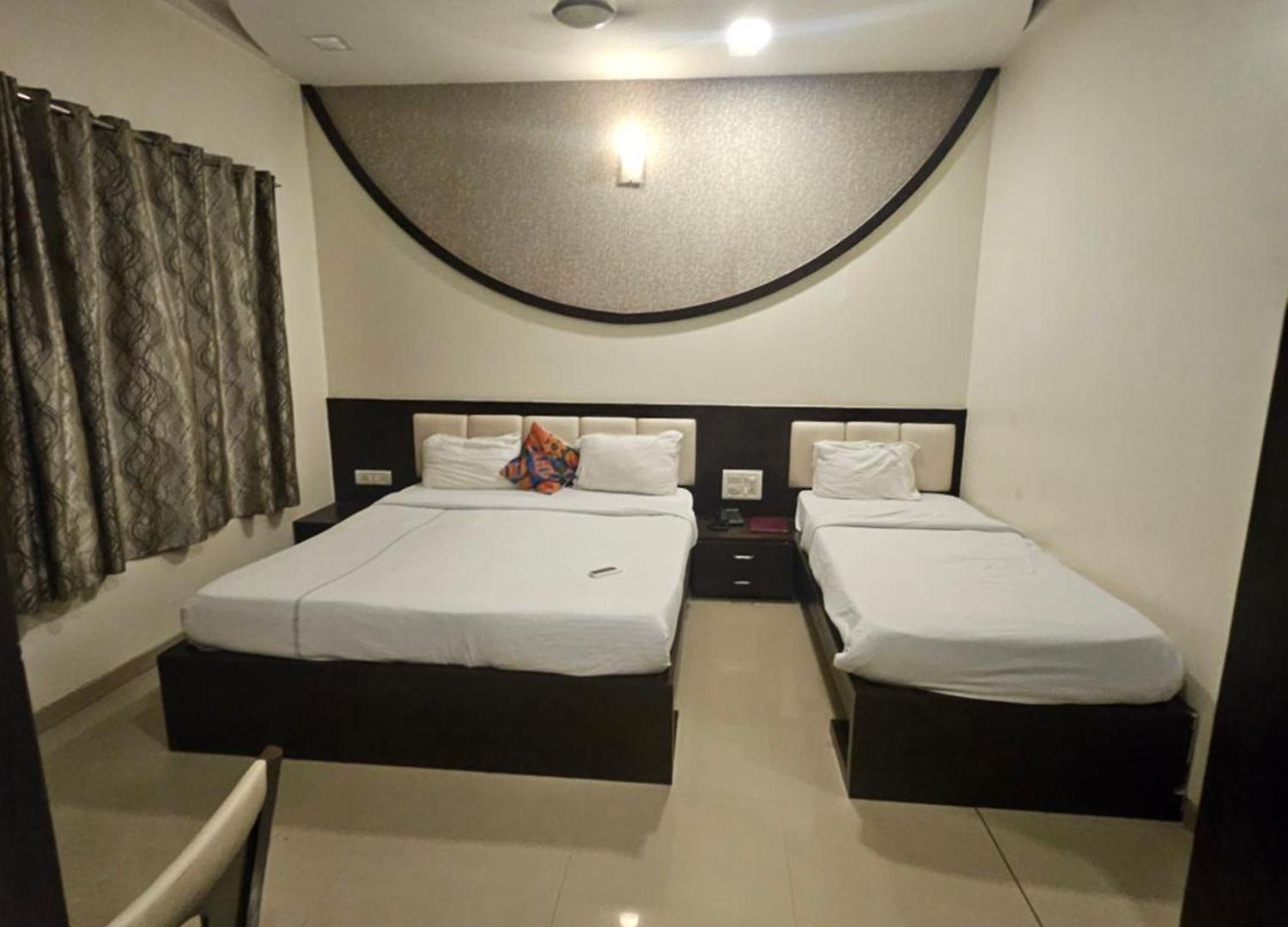 Prime Addore Palacee - Near Airport , Visa Consultant , Jio World Convention Centre Bkc
