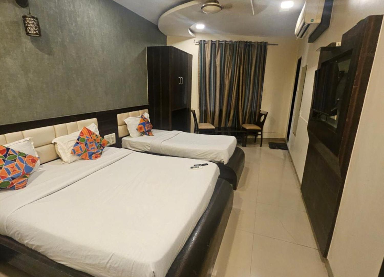 Prime Addore Palacee - Near Airport , Visa Consultant , Jio World Convention Centre Bkc Hotel
