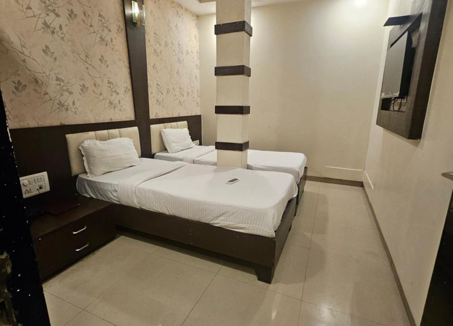 Prime Addore Palacee - Near Airport , Visa Consultant , Jio World Convention Centre Bkc Hotel 3*