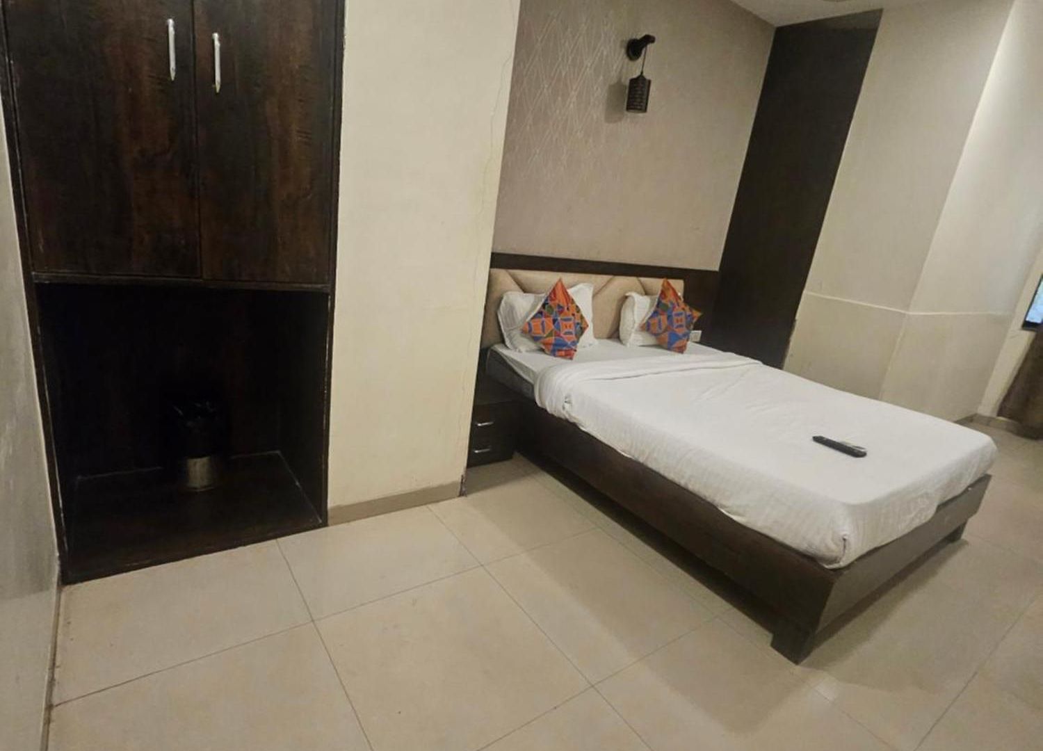 Hotel Prime Addore Palacee - Near Airport , Visa Consultant , Jio World Convention Centre Bkc 3*