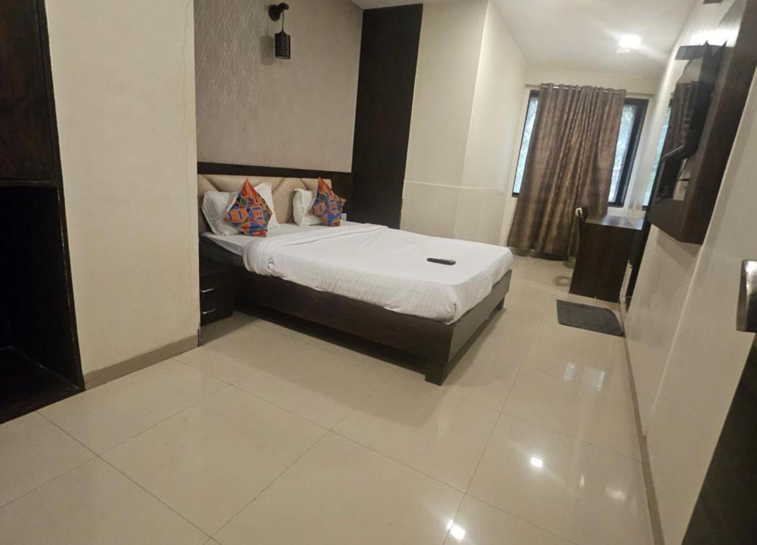 Prime Addore Palacee - Near Airport , Visa Consultant , Jio World Convention Centre Bkc Hotel 3*