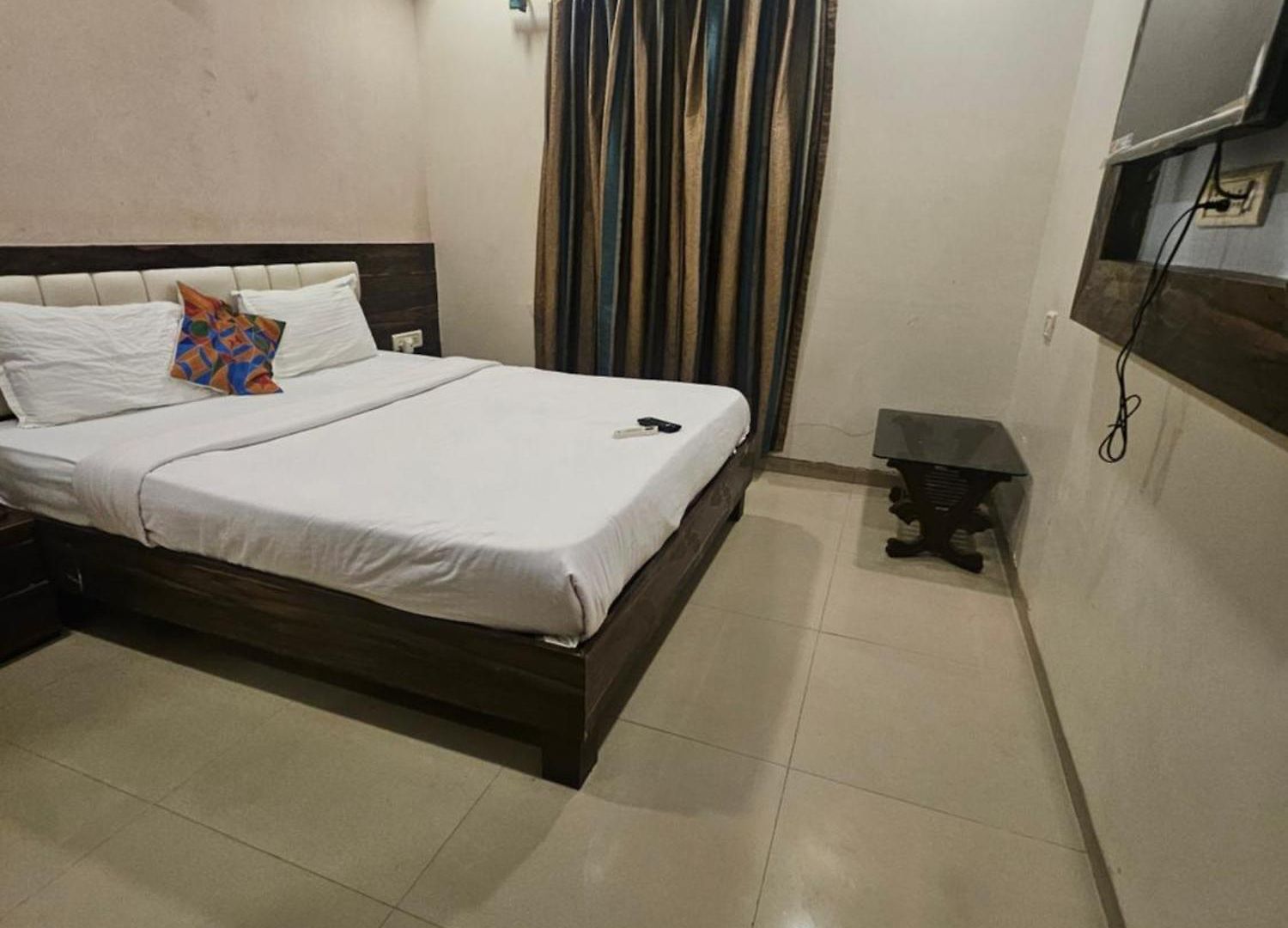 Prime Addore Palacee - Near Airport , Visa Consultant , Jio World Convention Centre Bkc Hotel