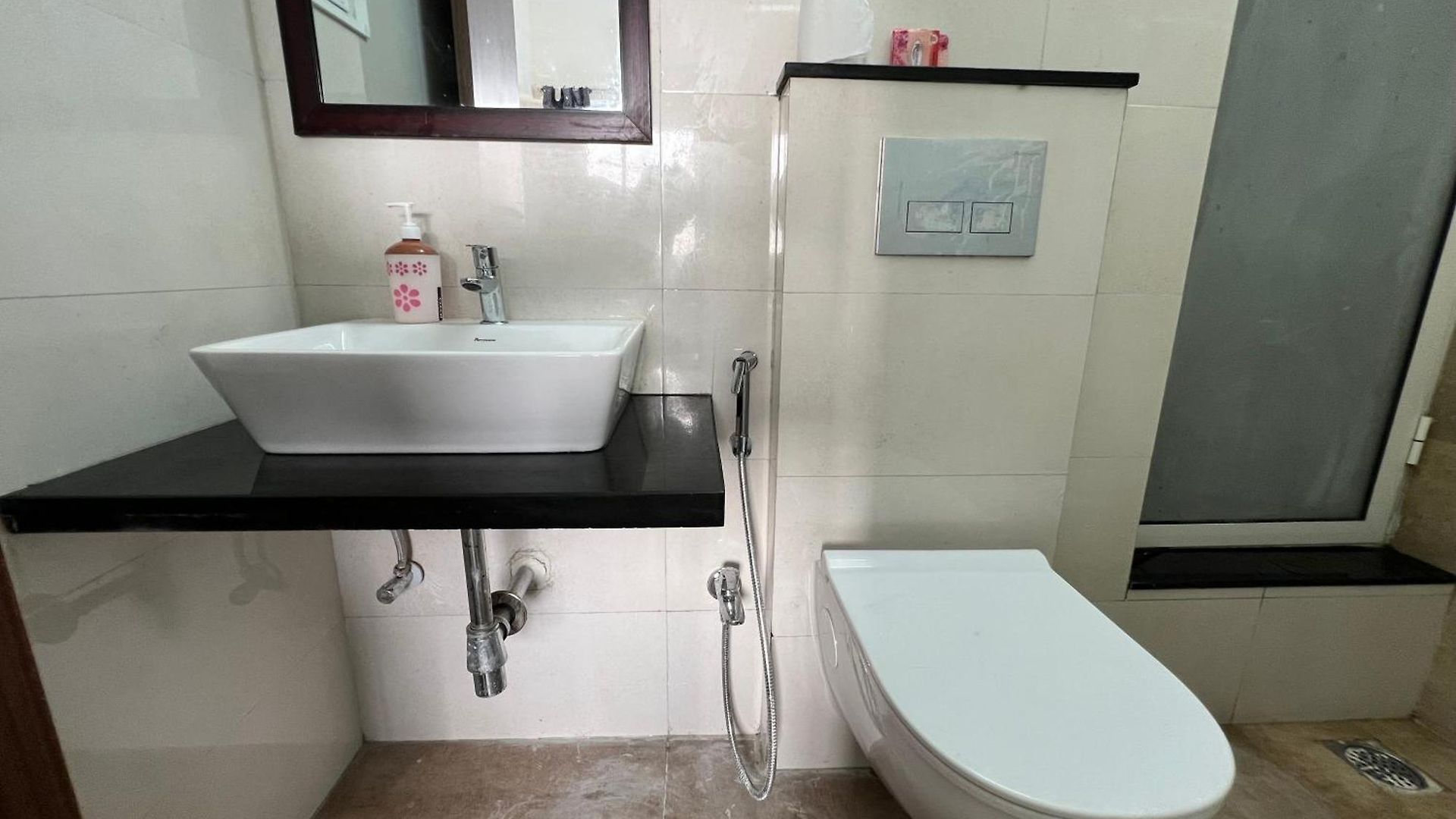 Hotel Pinaki Comfort Malad - Near Nesco & Oberoi Mall Mumbai