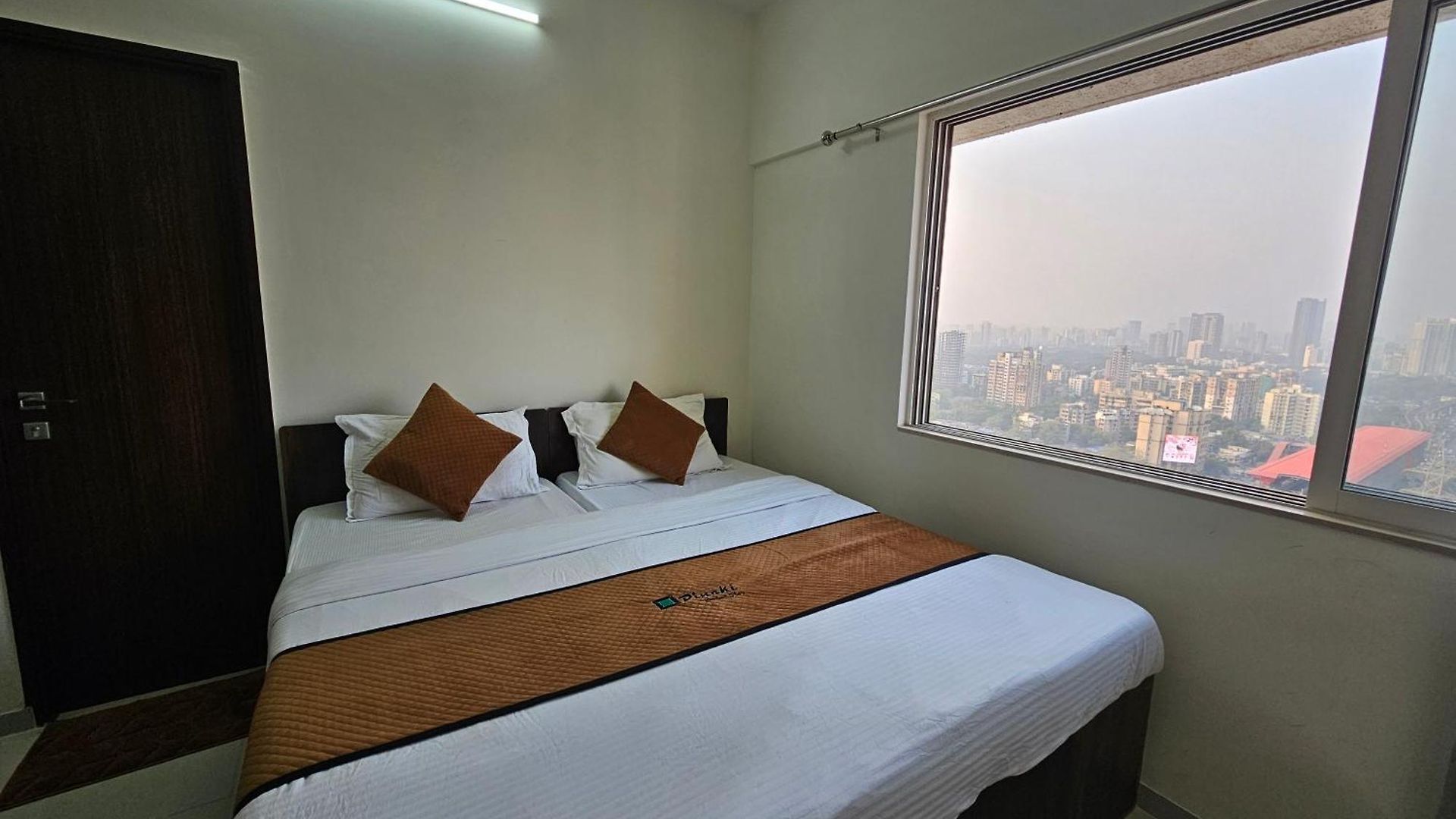 Pinaki Comfort Malad - Near Nesco & Oberoi Mall Hotel