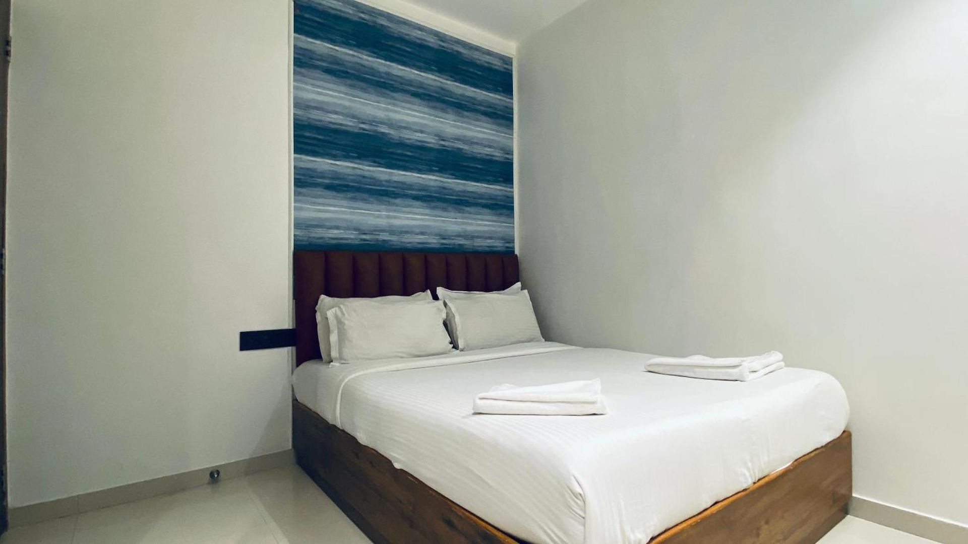 Palm Breeze - Colaba 3*
