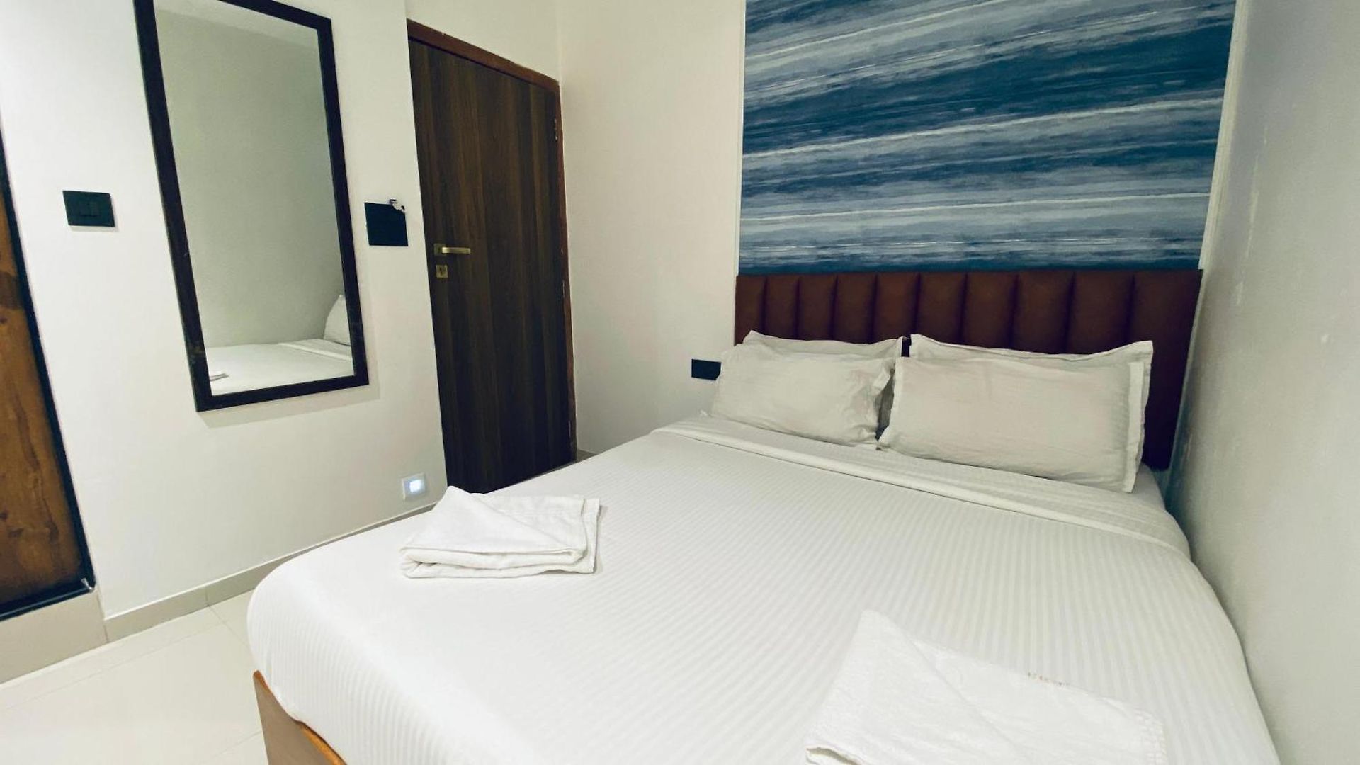 Hotel Palm Breeze - Colaba