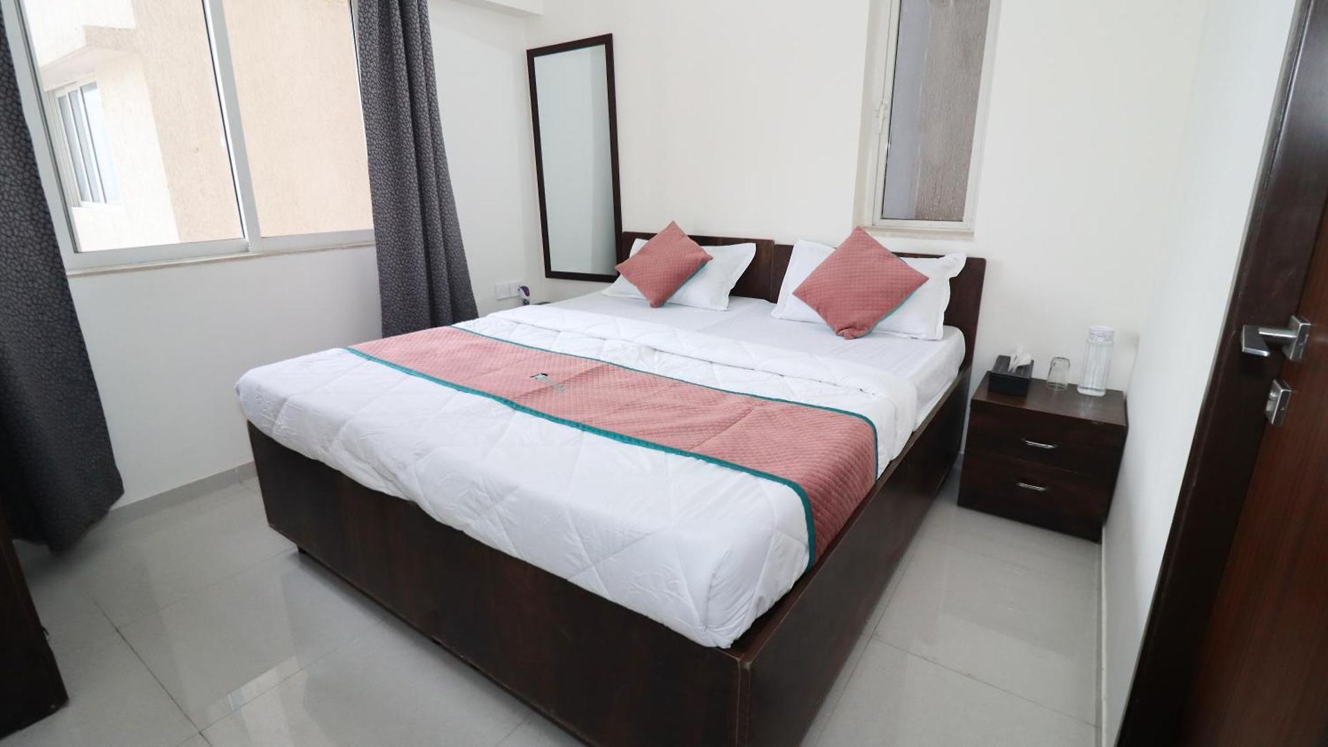 Hotel Pinaki Comfort Malad - Near Nesco & Oberoi Mall 3*