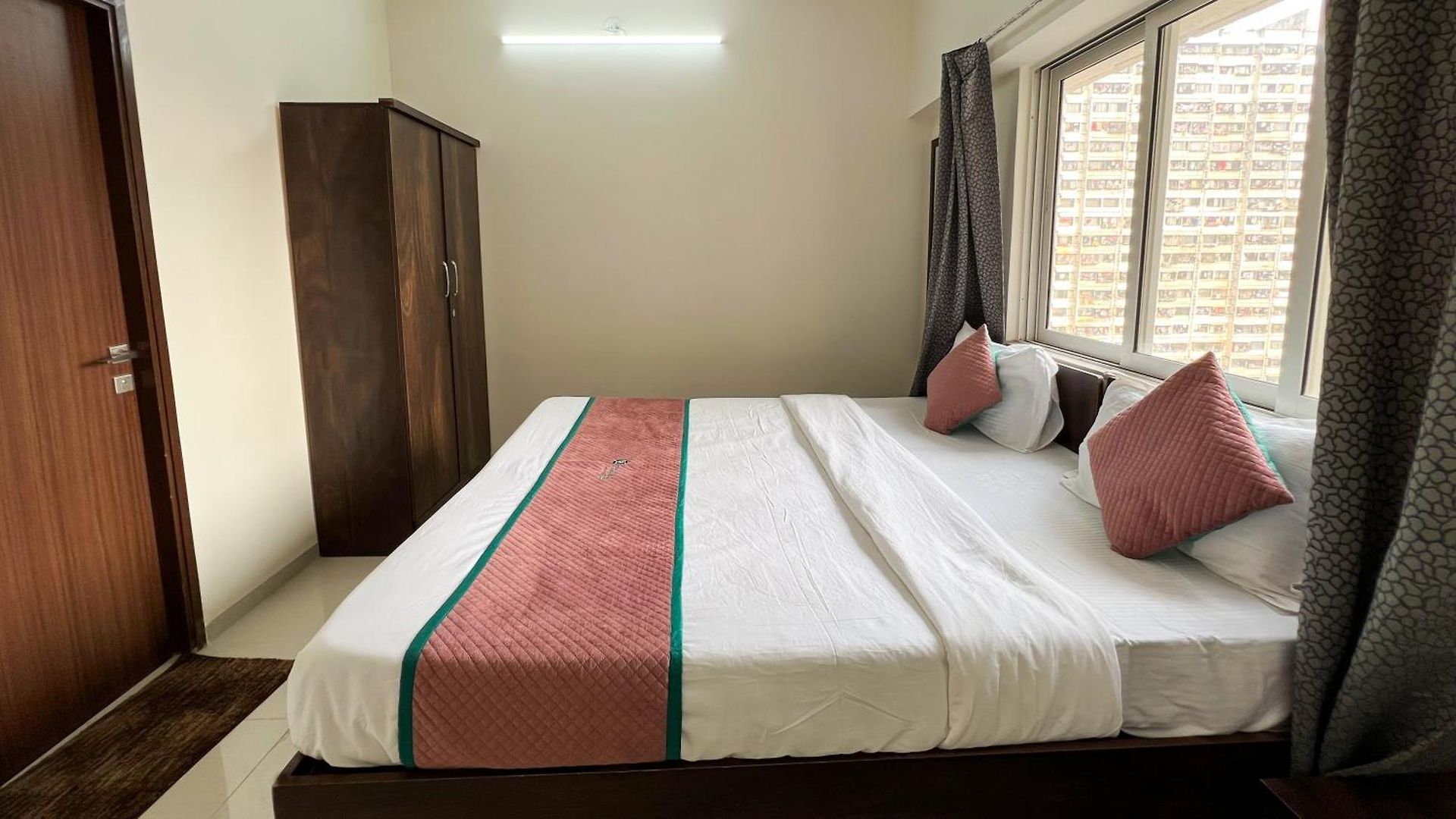 Pinaki Comfort Malad - Near Nesco & Oberoi Mall