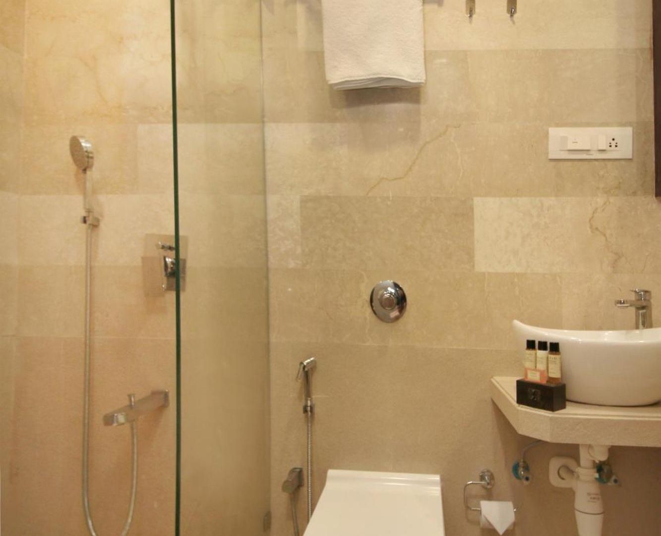 Apartment Theory9 Premium Service Khar Mumbai