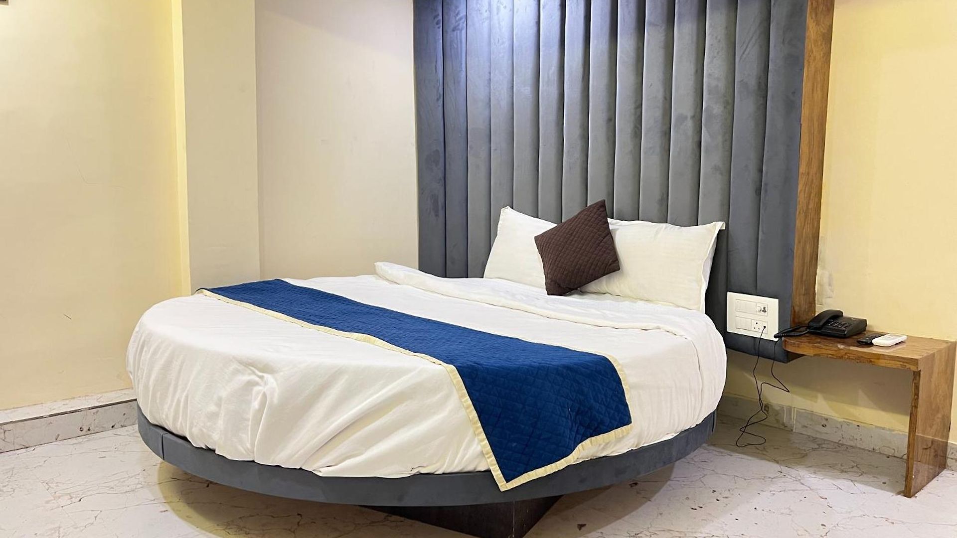 Crystal Castle Goregaon West Link Road, 4* Mumbai