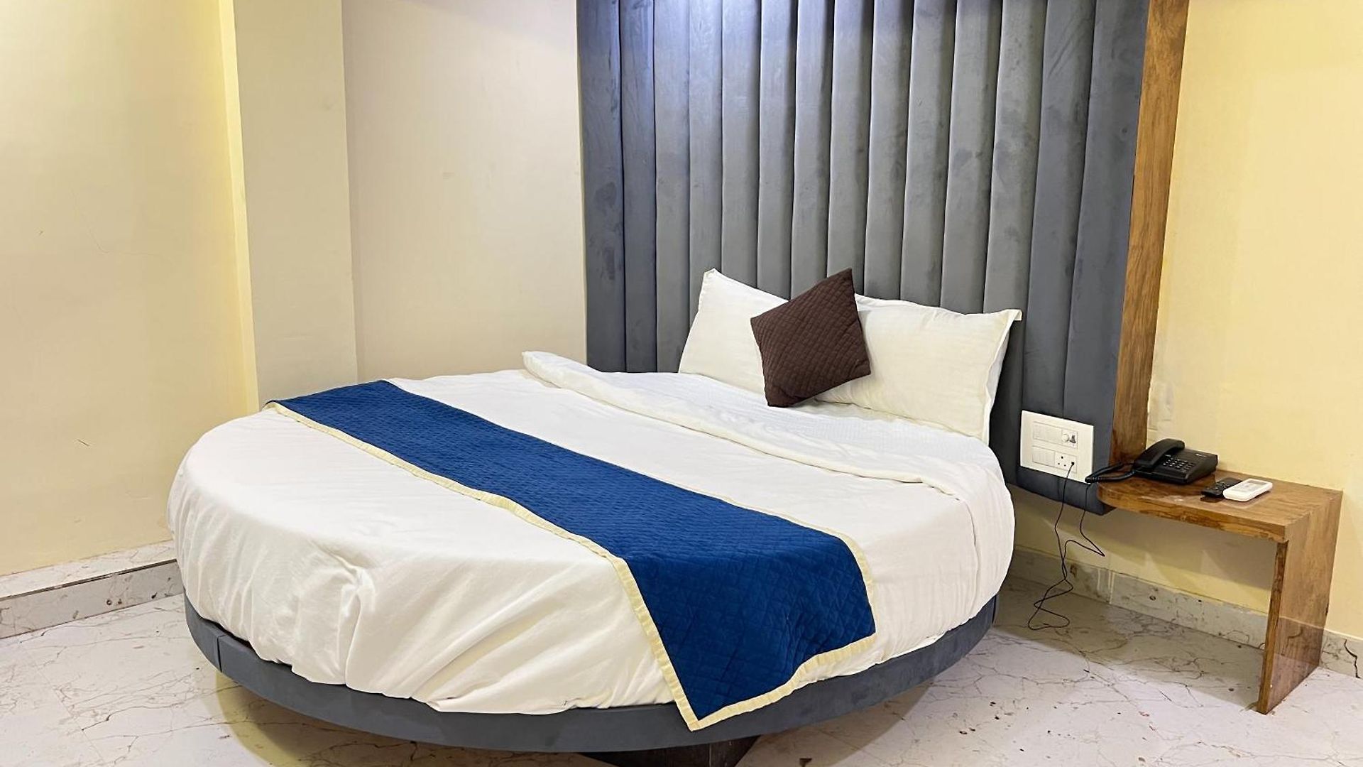 Crystal Castle Goregaon West Link Road,