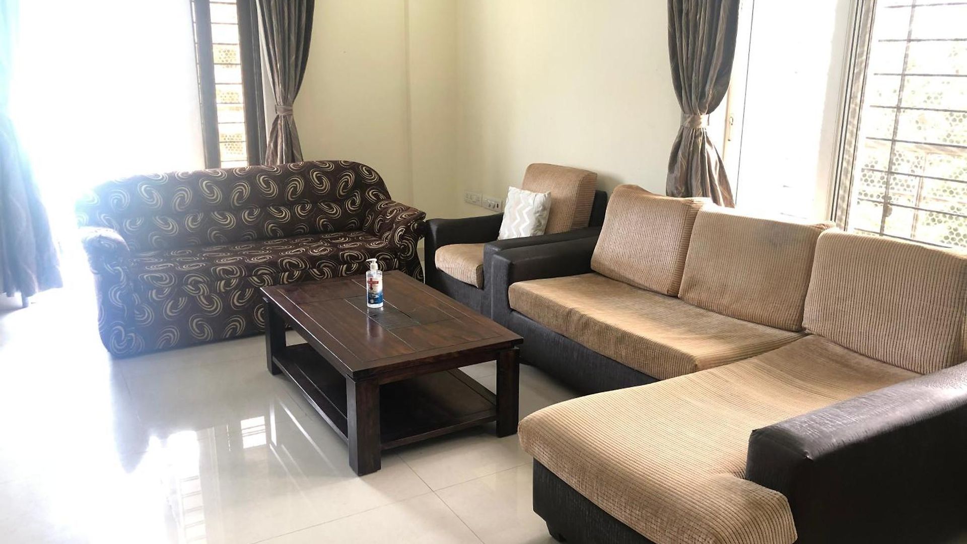 Treat Homes Service In Bkc Siddhant 401 Homestay