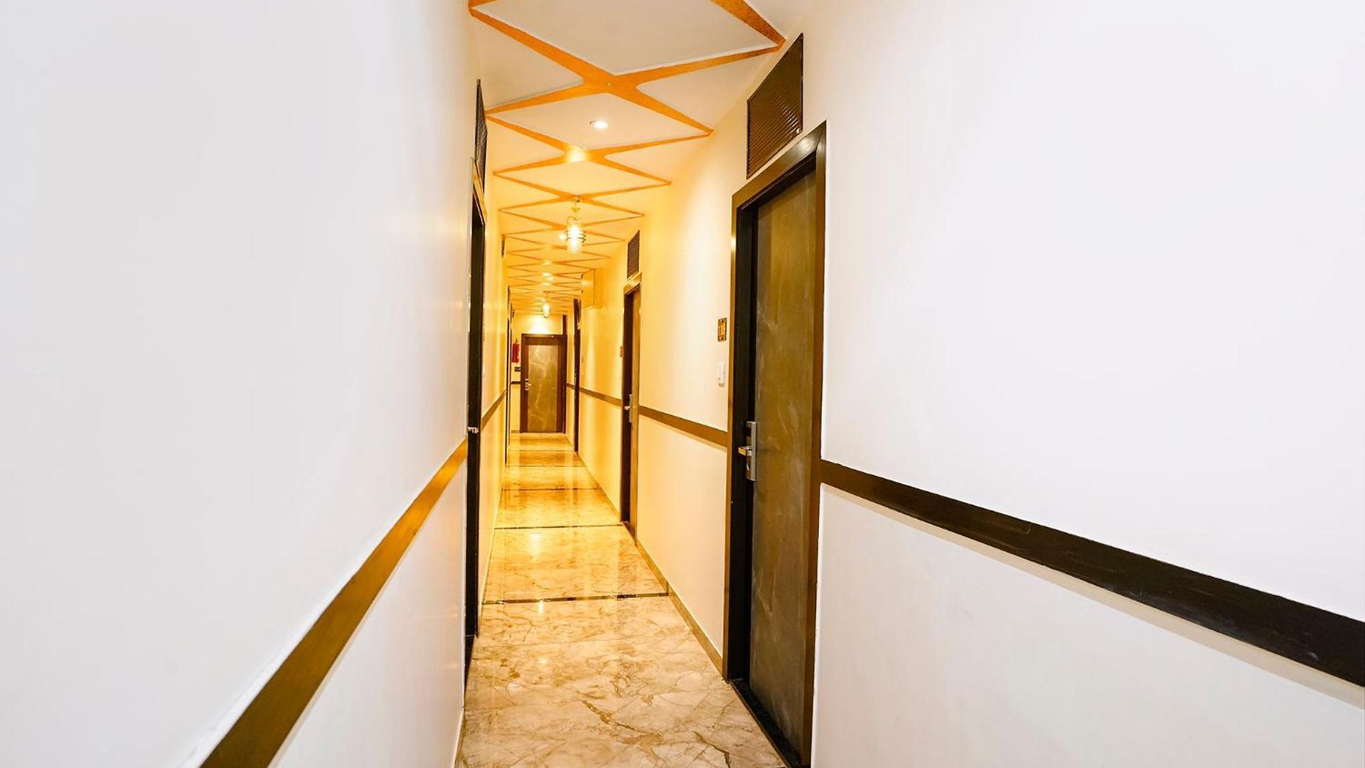 Fabhotel Bkc Anex Hotel