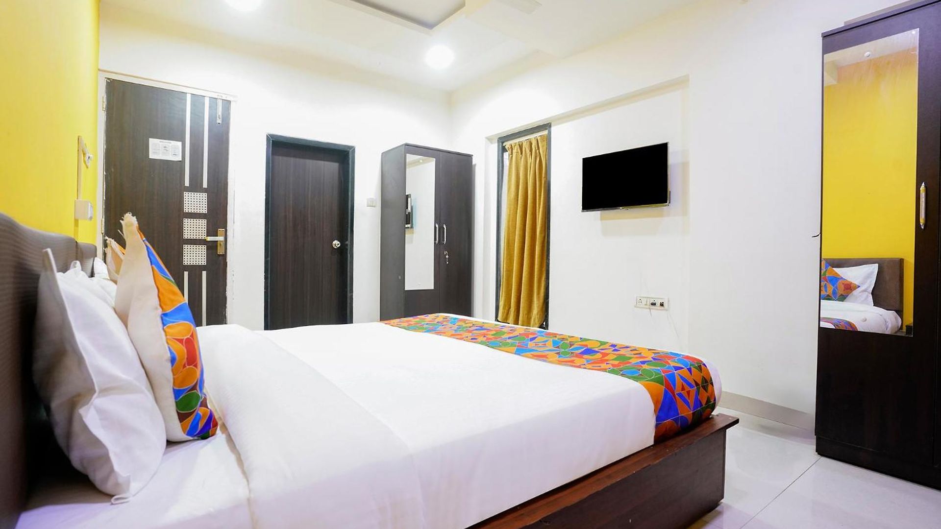 Fabhotel Rio House