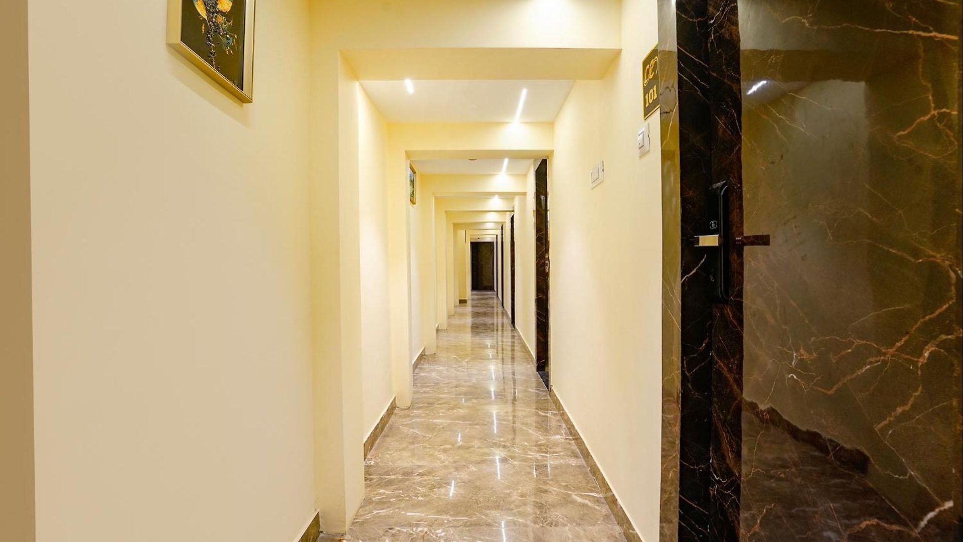 Crystal By Glitz Hotel