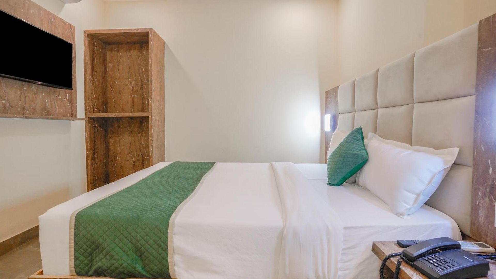 Hotel Crystal By Glitz Mumbai