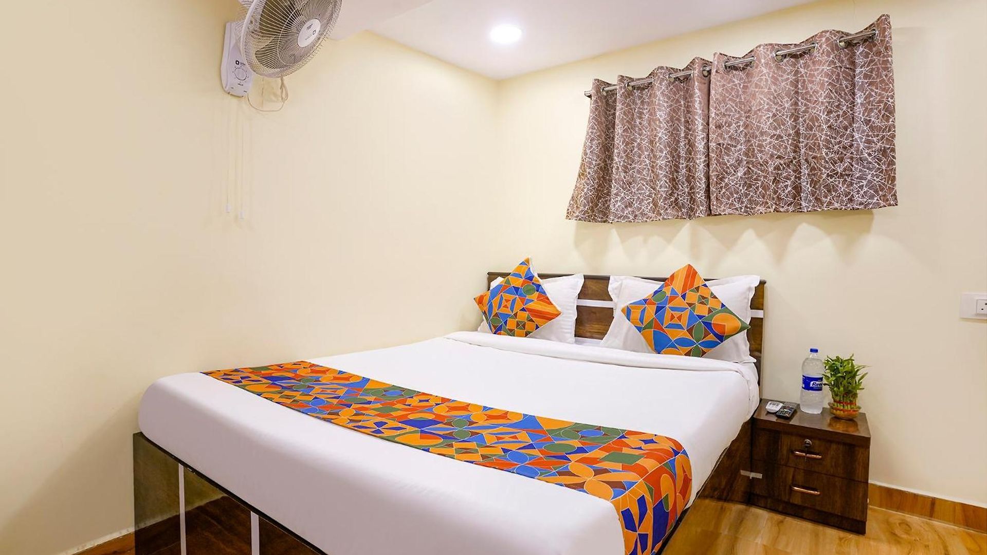 Fabhotel Metro Galaxy - Nesco Exhibition Centre