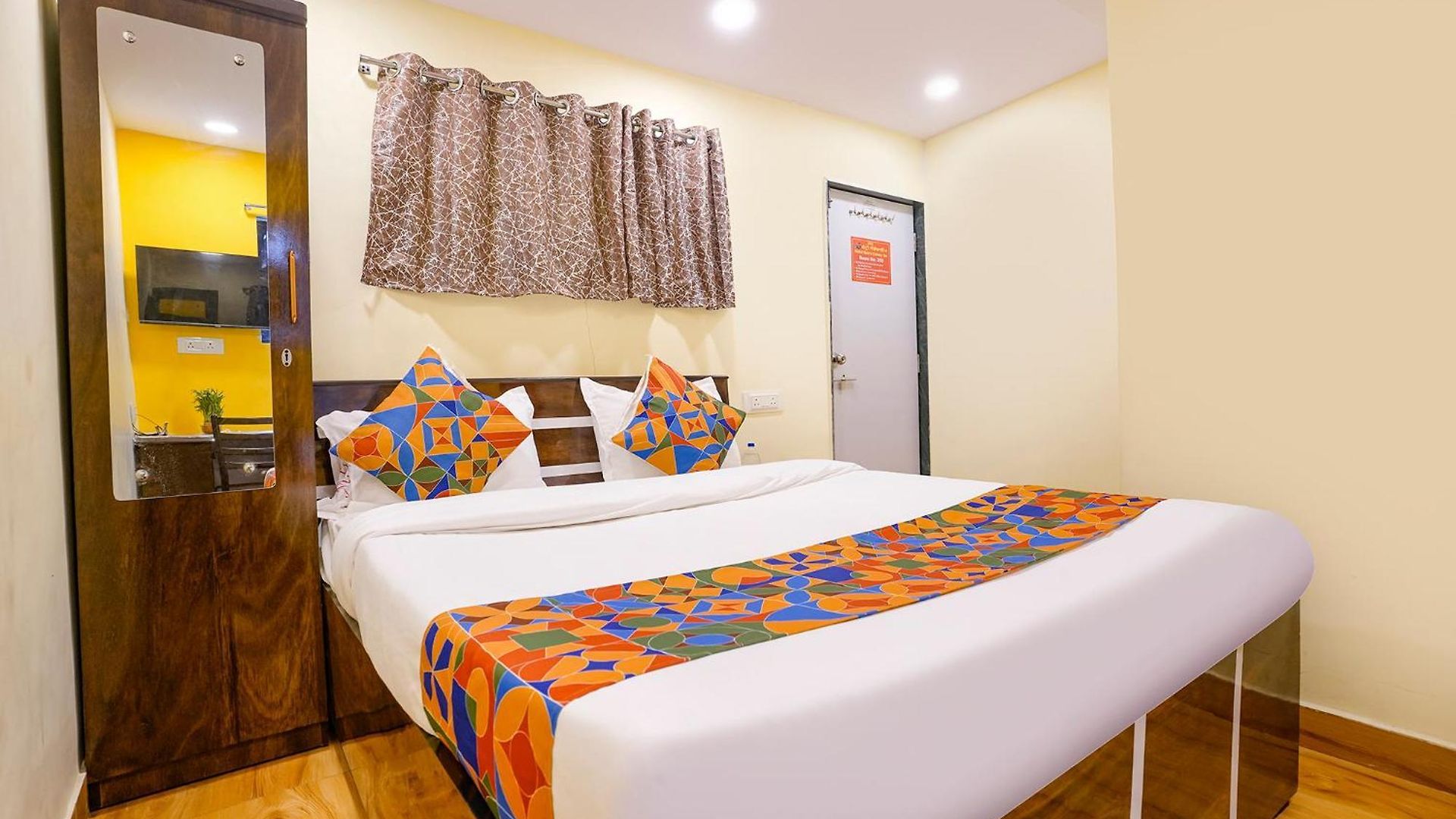 Guest house Fabhotel Metro Galaxy - Nesco Exhibition Centre