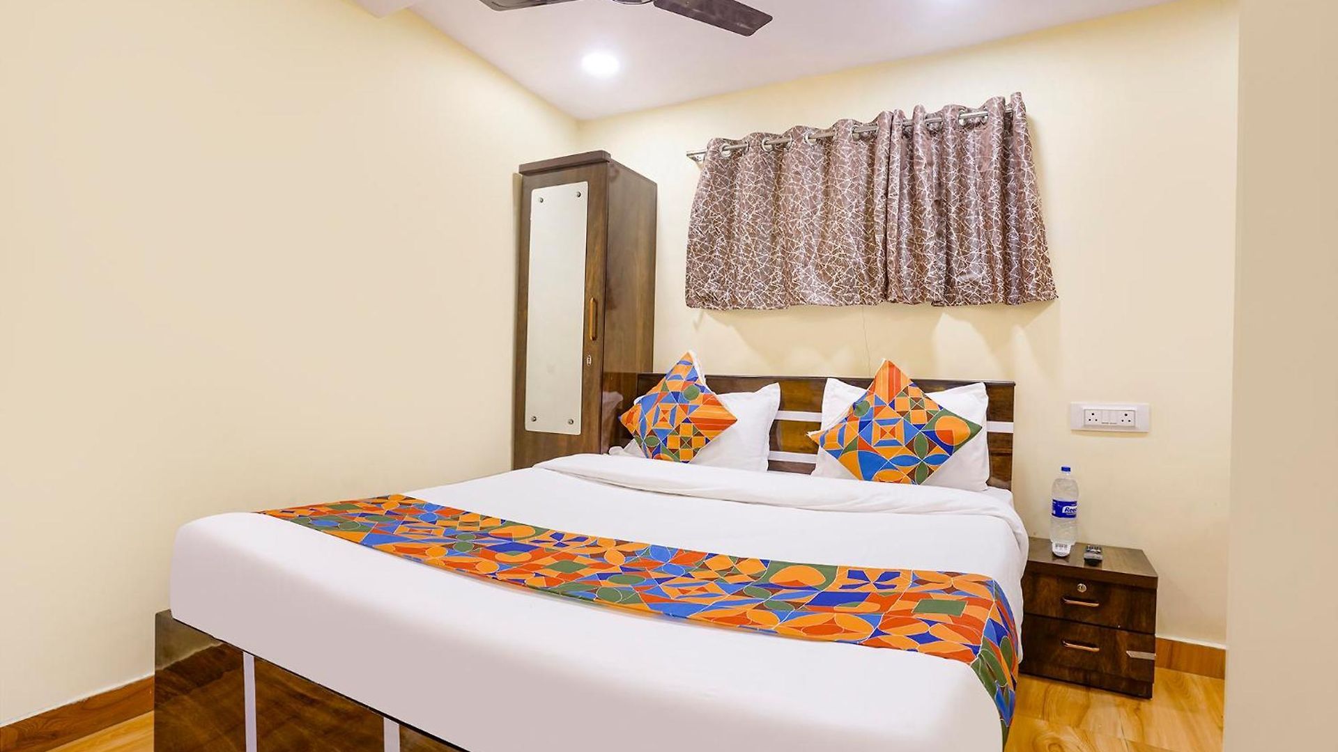 Fabhotel Metro Galaxy - Nesco Exhibition Centre Guest house Mumbai