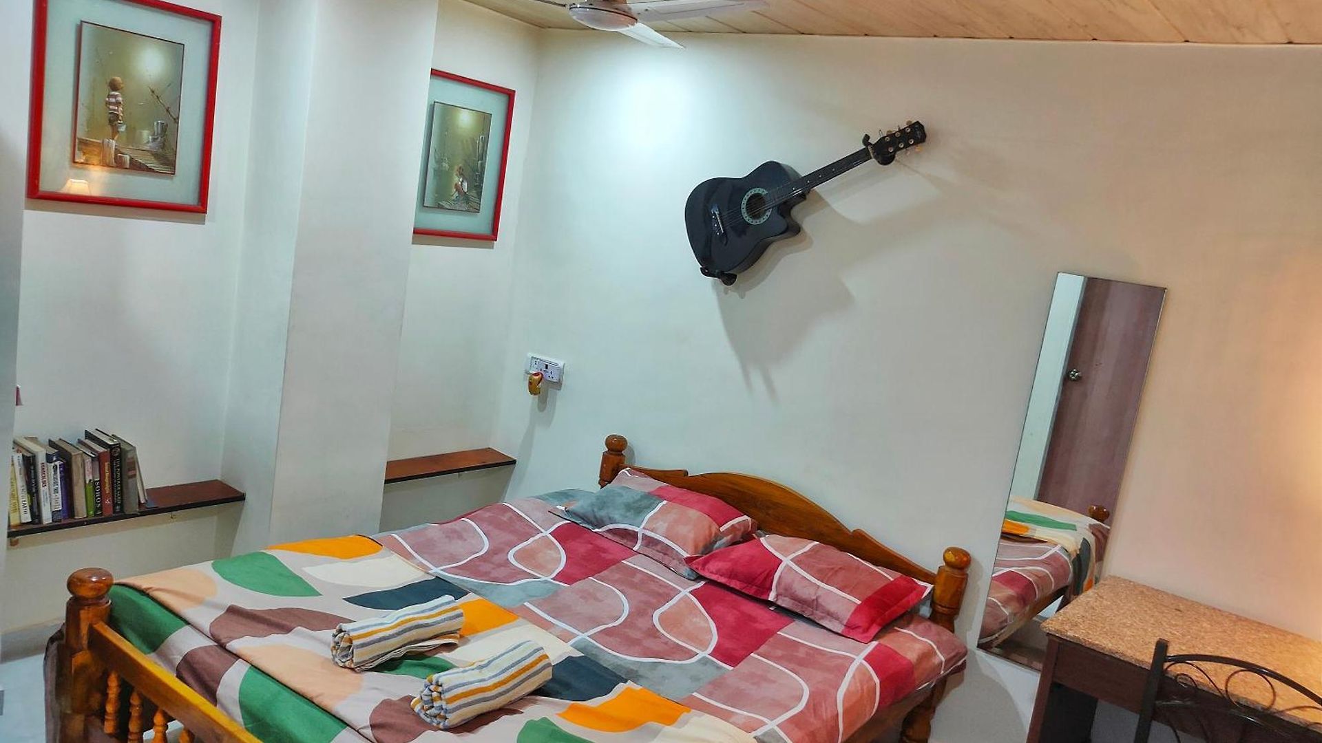 Ebony - Ac, Kitchenette, Ensuite, Independent Homestay
