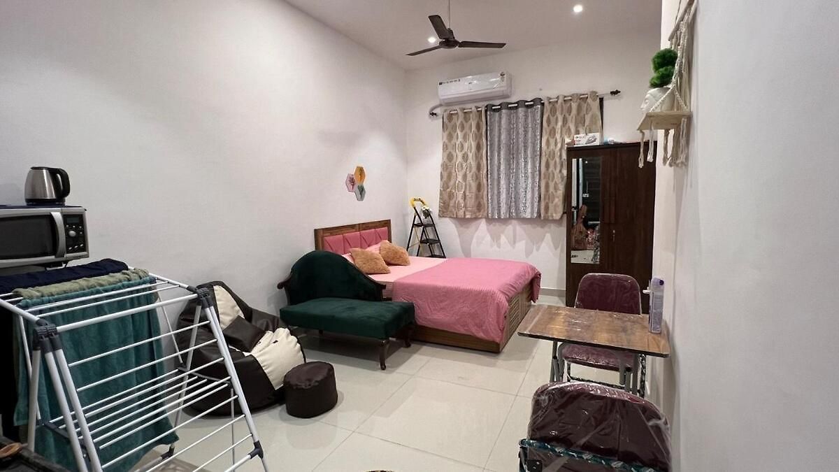 The Cozy - Andheri Apartment *