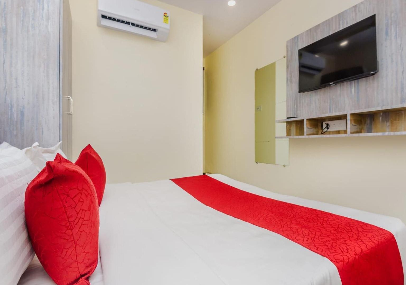 Good Luck Residency By Glitz Mumbai