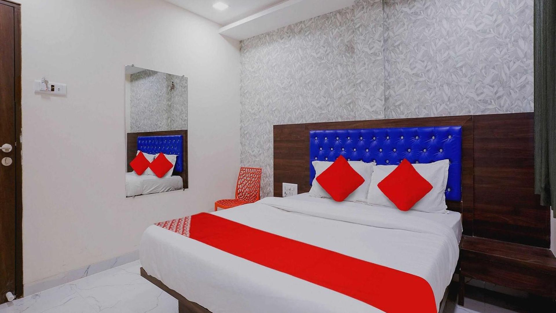 O King Residency Near Bharat Talkies Hotel 4*