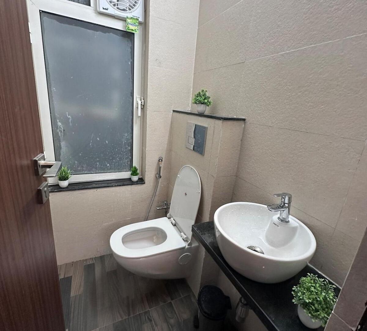 Apartment View Goregaon E *