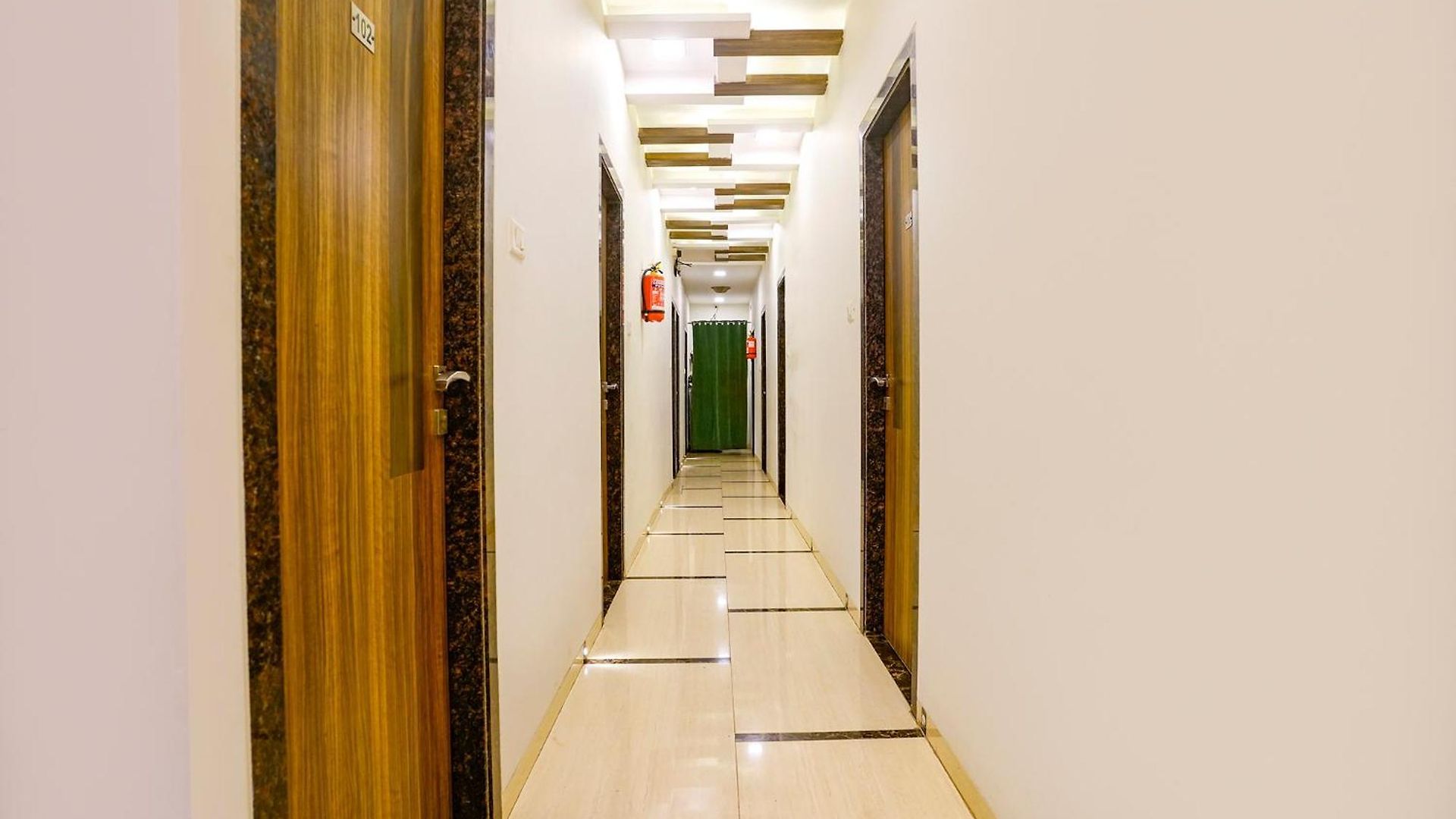 Hotel Via Amfahh - Nr-kokilaben Hospital *