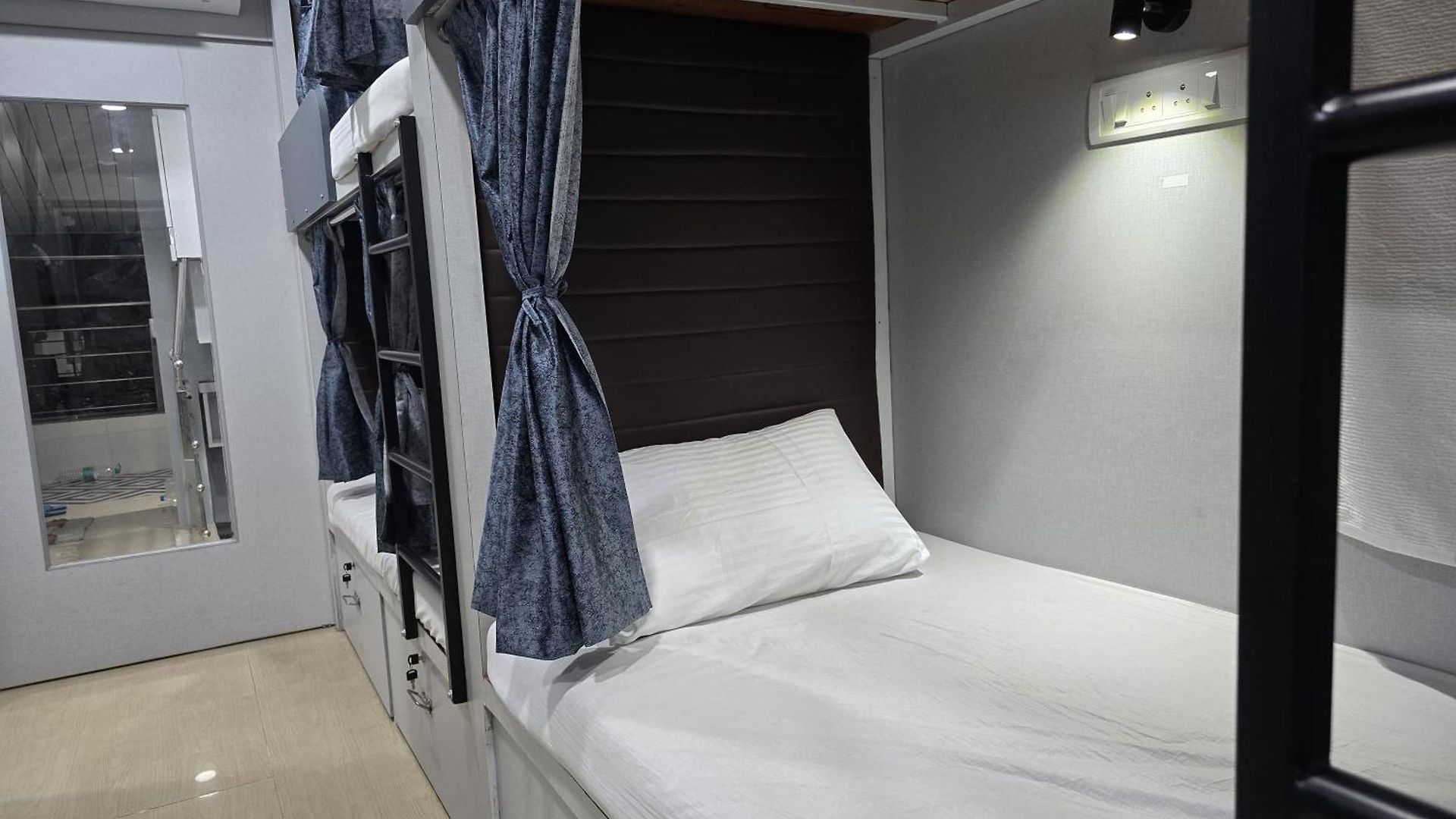 Aqua Marol Hostel Mumbai
