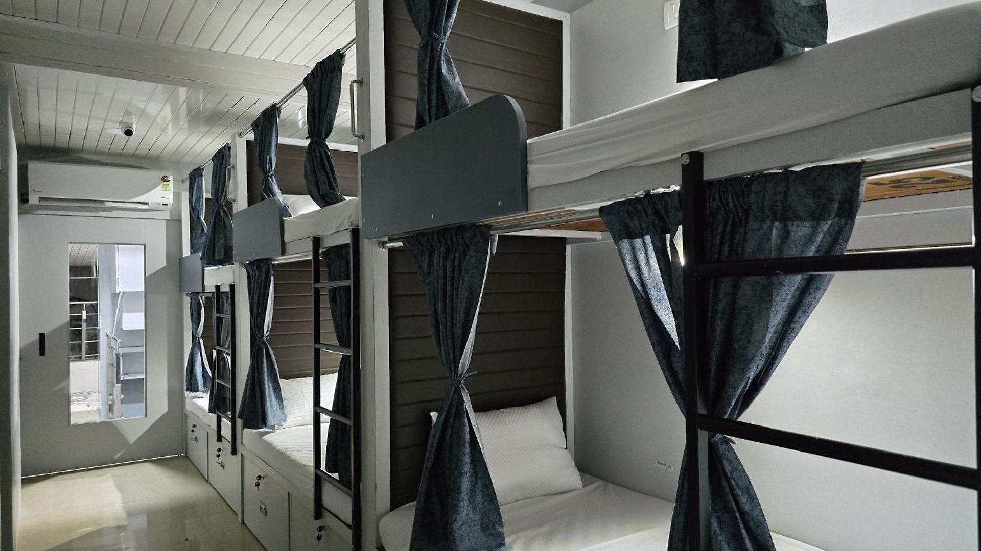 Aqua Marol Hostel *
