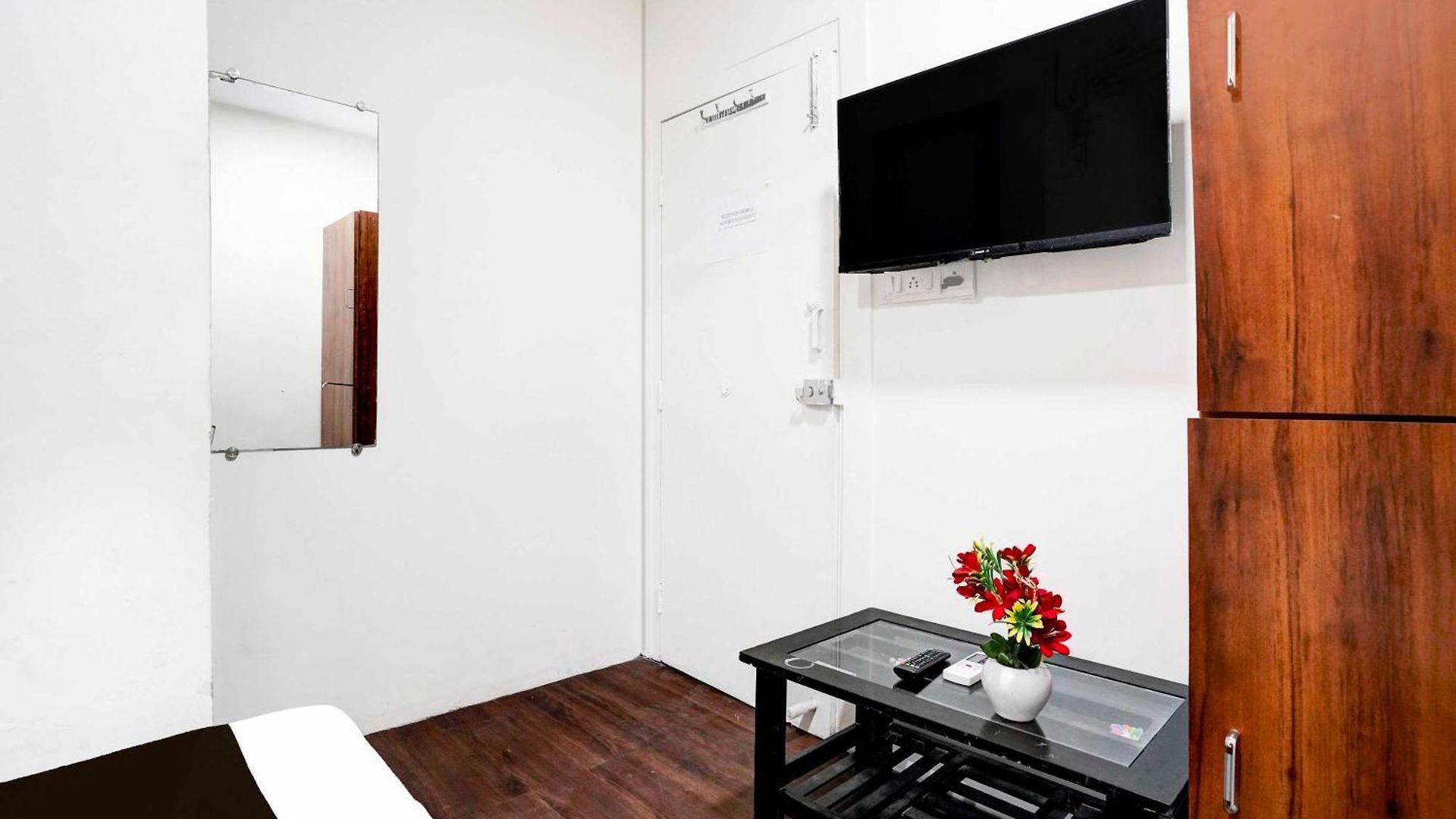 Hotel Collection O Bkc Santacruz East Mumbai