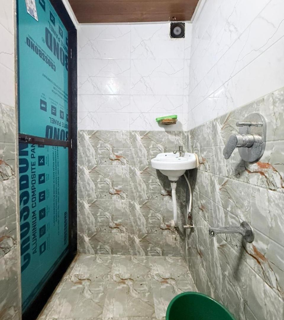 Hostel Signature *