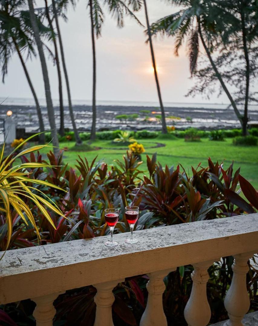 Villa Stayvista's Bharat - Beachfront Serenity With A Spacious Lawn Mumbai