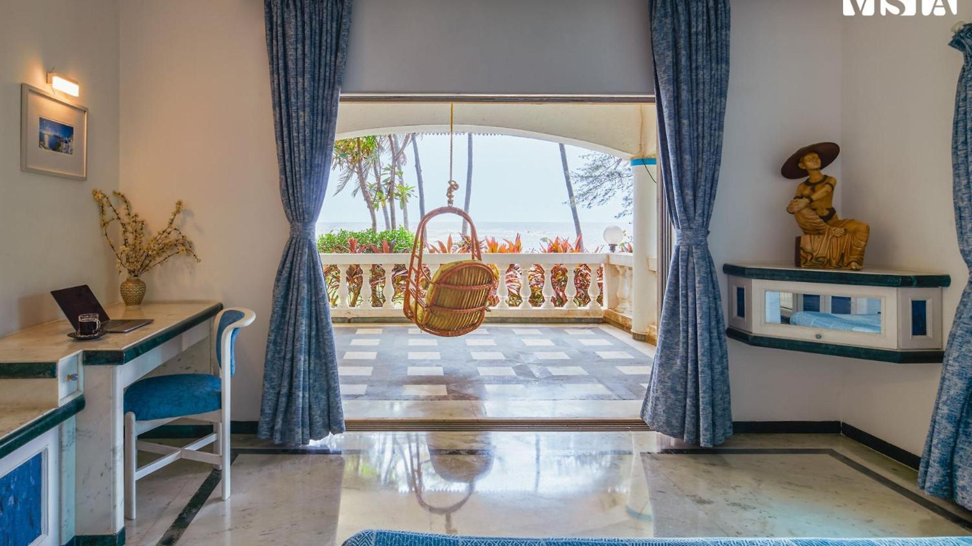 Stayvista's Bharat - Beachfront Serenity With A Spacious Lawn Mumbai