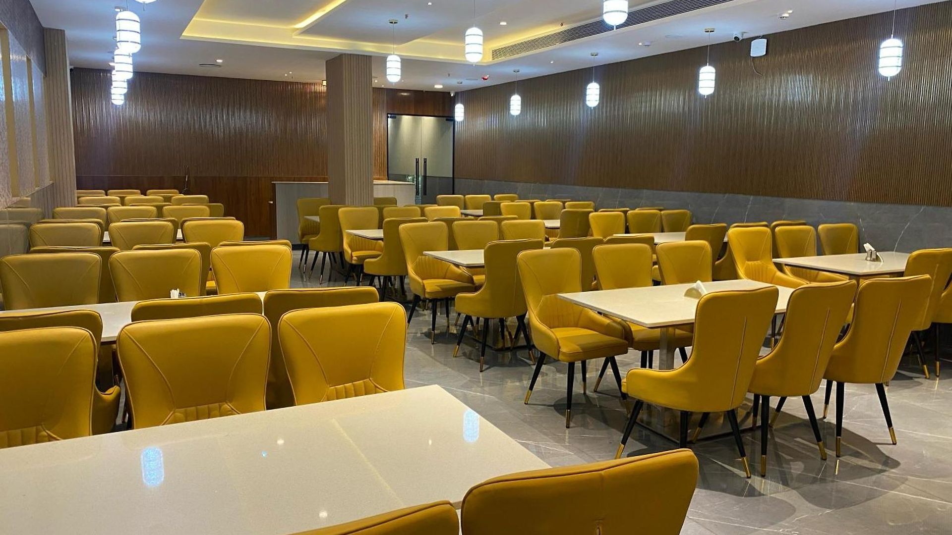 Hotel 37th Crescent Navi