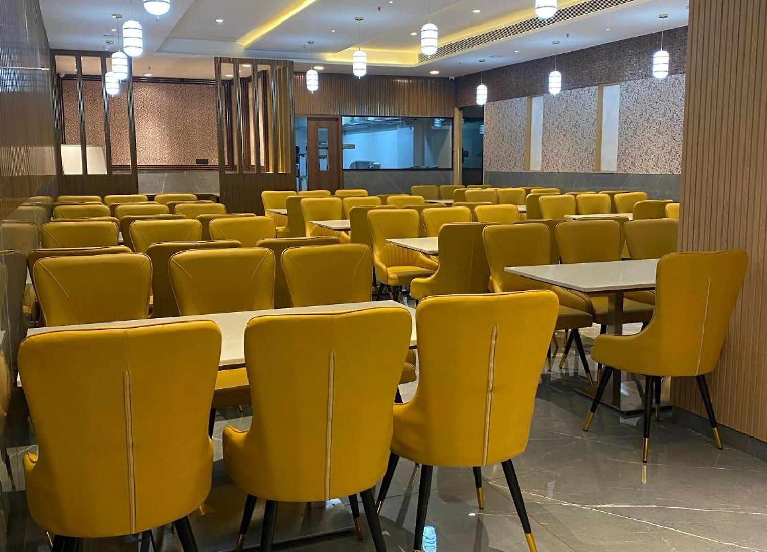 Hotel 37th Crescent Navi
