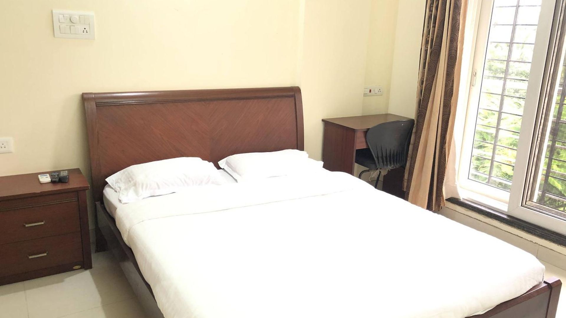 Treat Homes Service In Bkc Siddhant 401 Homestay