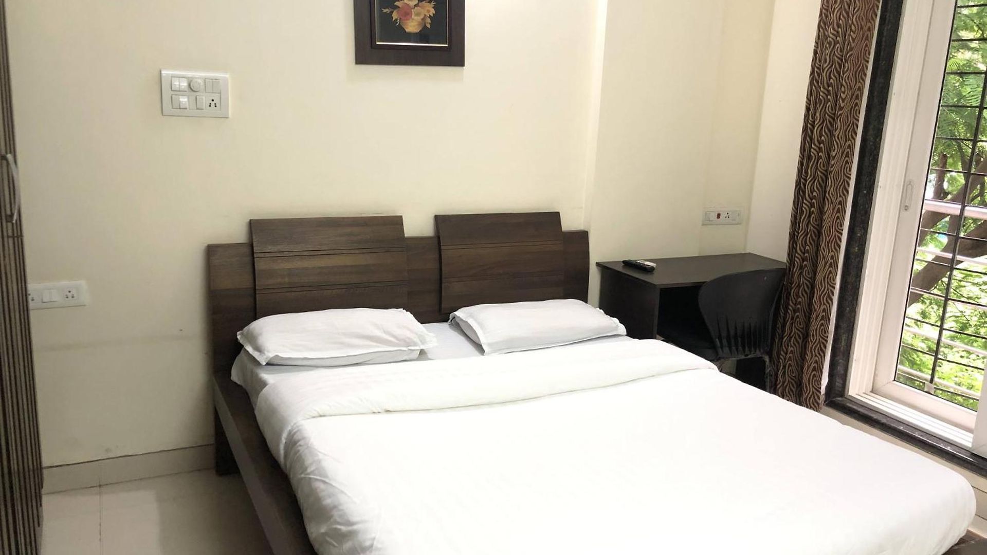 Treat Homes Service In Bkc Siddhant 401 Homestay *
