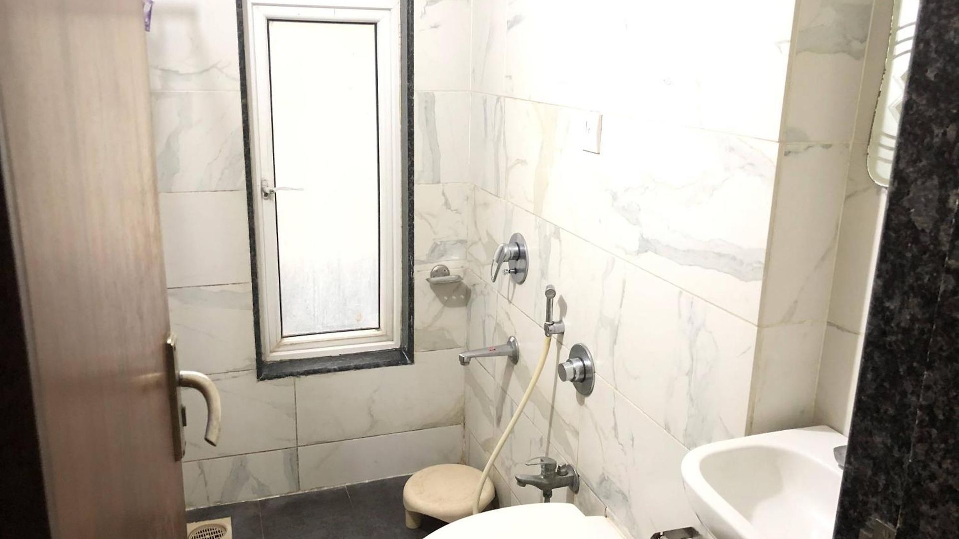 Treat Homes Service In Bkc Siddhant 401 Homestay Mumbai